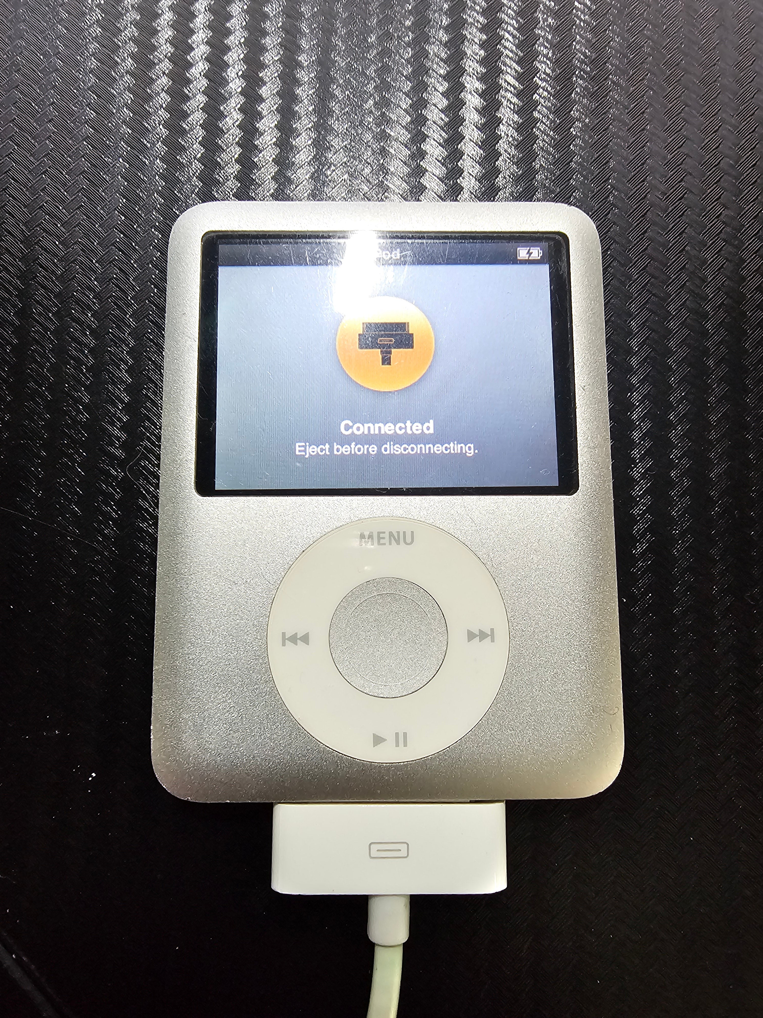 Apple iPod Nano 3rd Gen β Silver β 4GB β For Parts/Repair