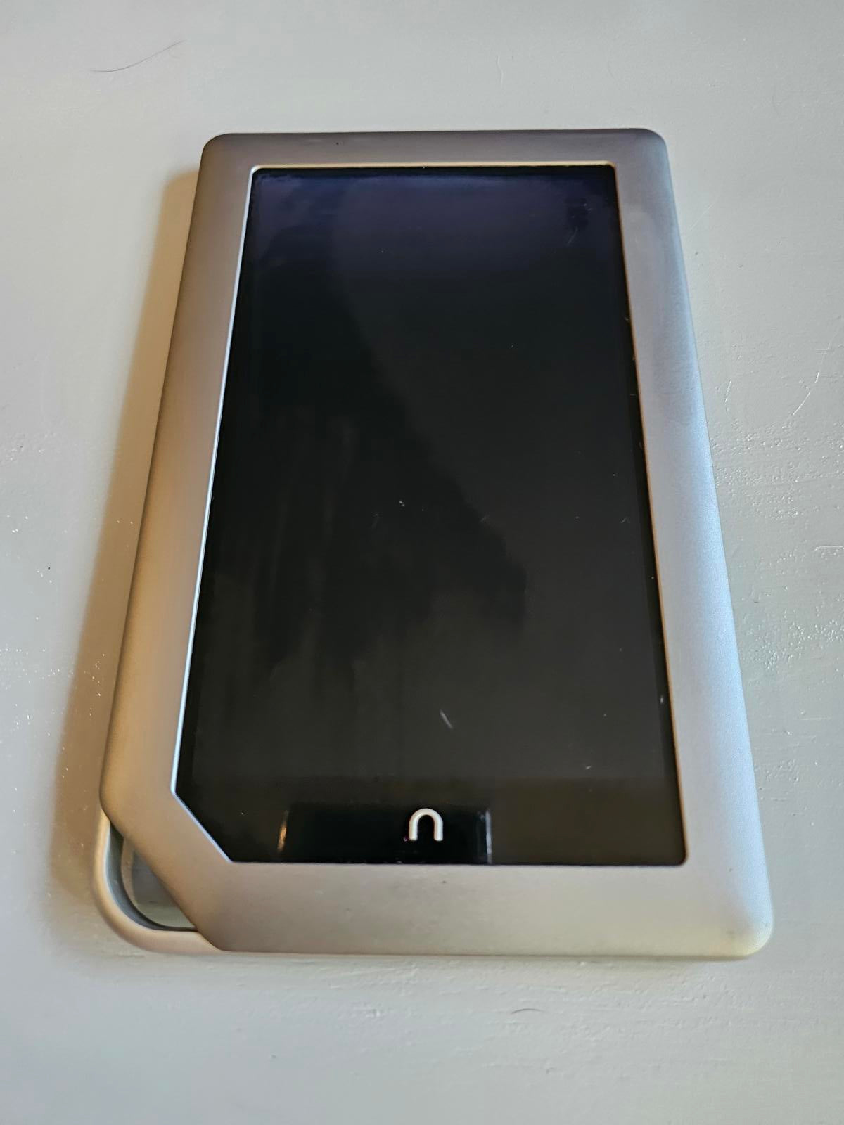Barnes & Noble Nook Tablet Model BNTV250A Silver Flickers On Won’t Stay Powered