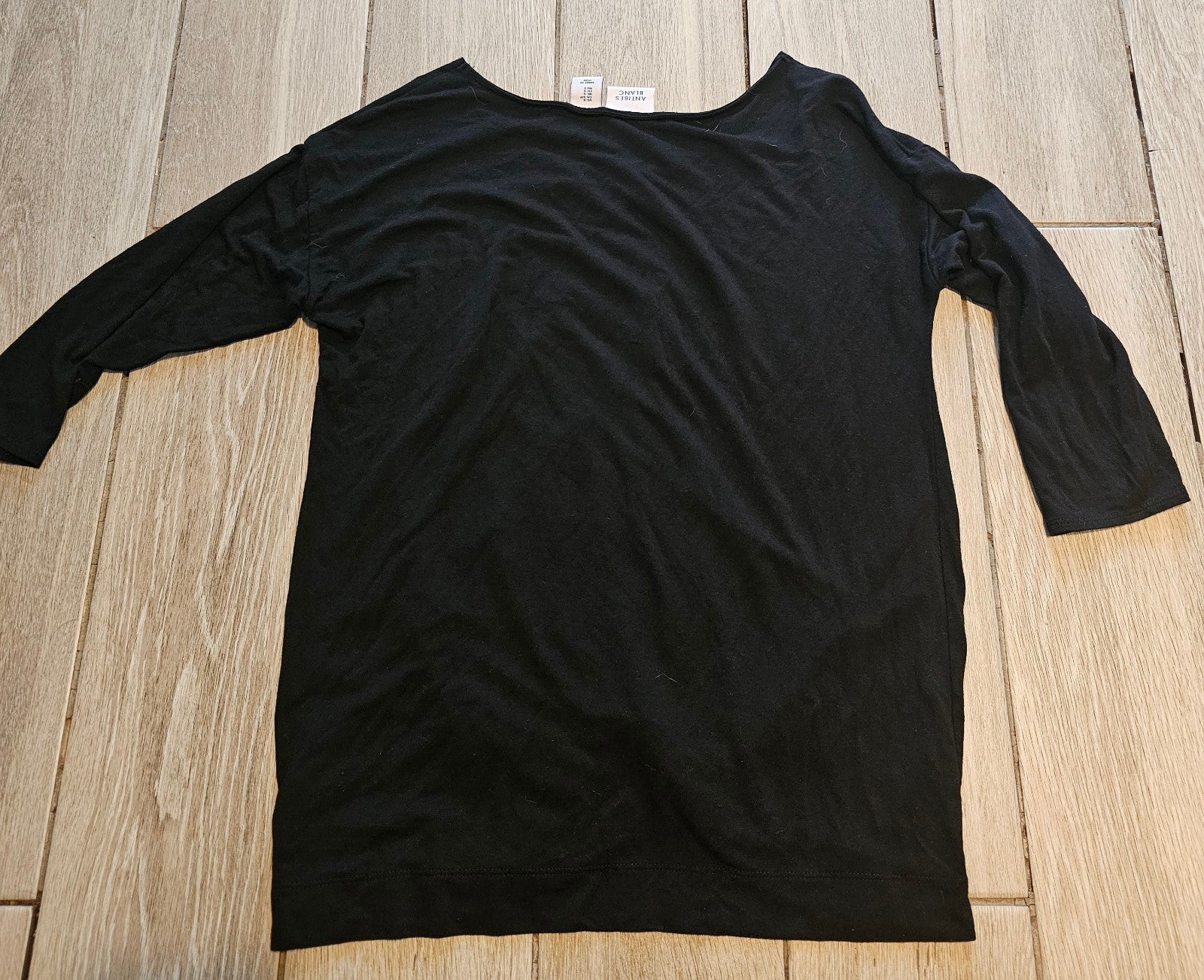 Antibes Blanc – Black Twist-Front 3/4 Sleeve Top – Size Small