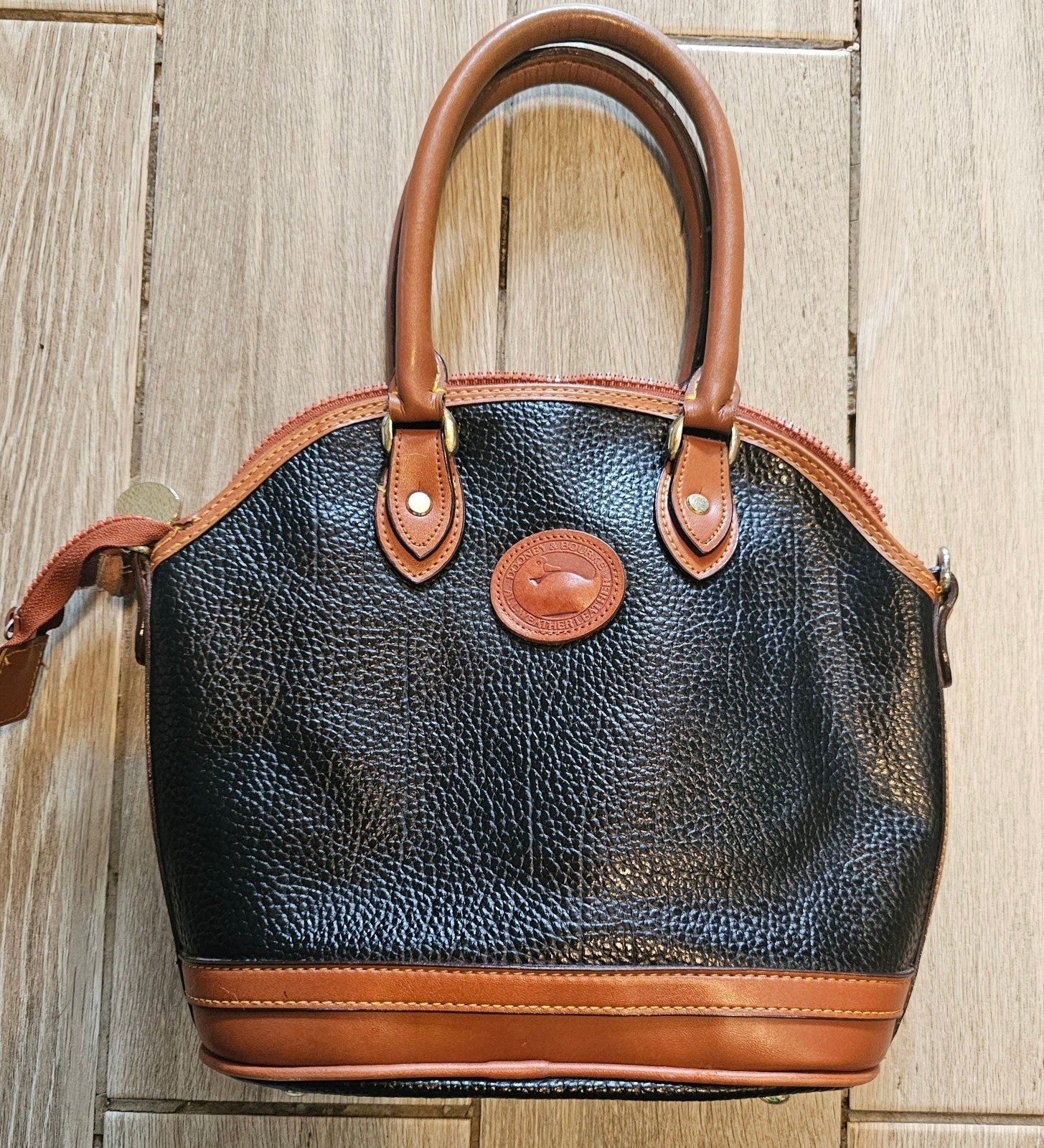 Vintage*Dooney & Bourke*R143*Small Domed Satchel*Black*19050o S207