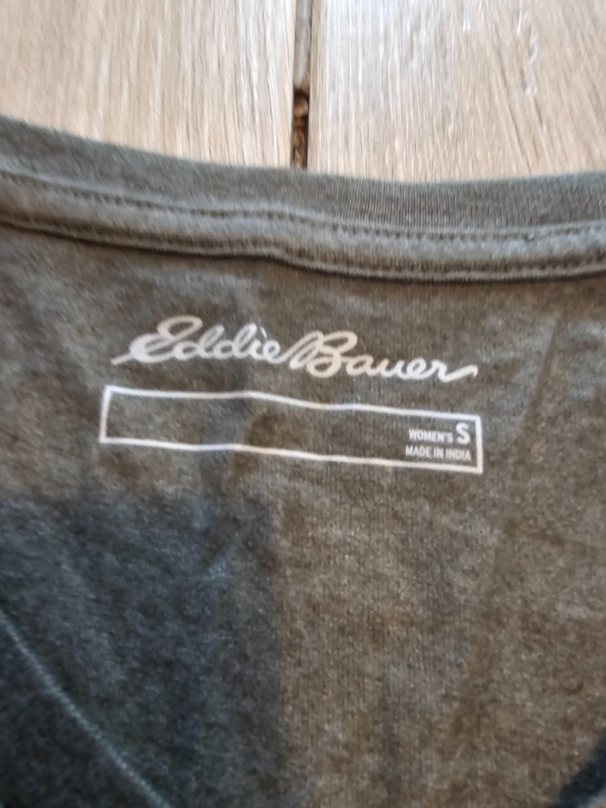 Eddie Bauer Women’s Long Sleeve V-Neck Tee – Gray – Size Small