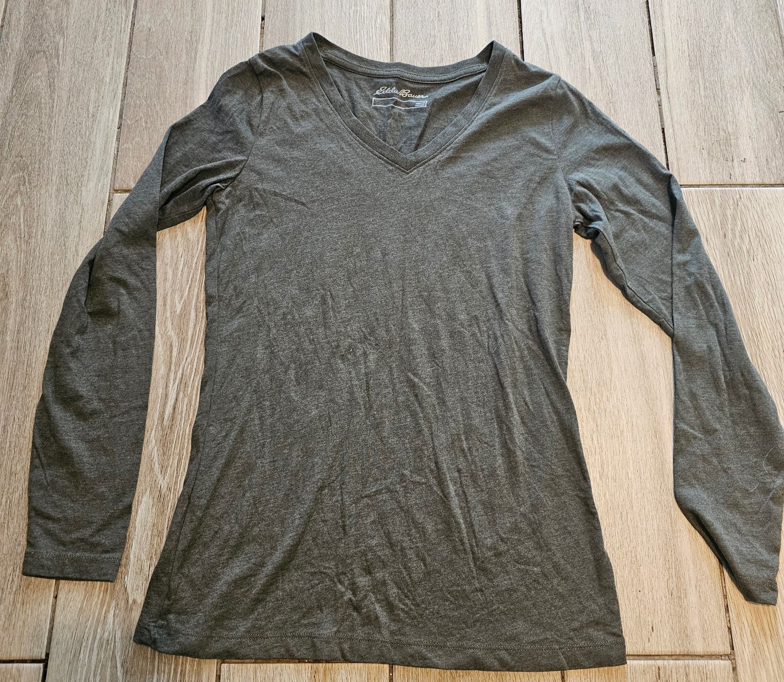 Eddie Bauer Women’s Long Sleeve V-Neck Tee – Gray – Size Small