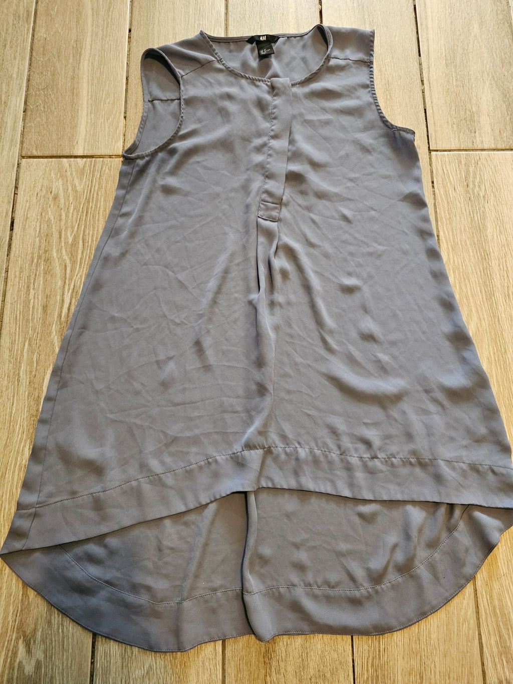H&M Women’s Sleeveless Tunic Top – Gray – Size 8 (US) – High-Low Hem
