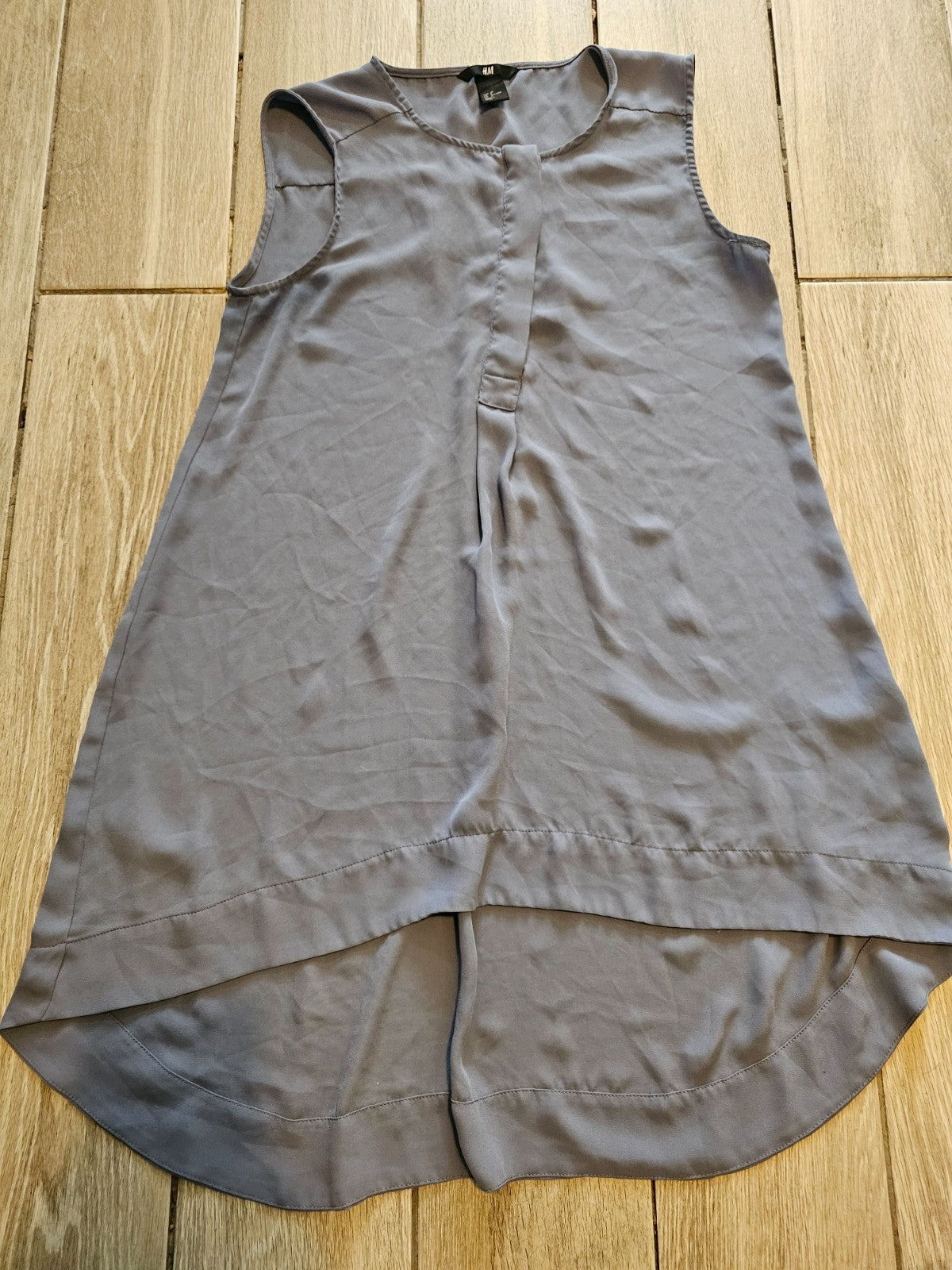 H&M Women’s Sleeveless Tunic Top – Gray – Size 8 (US) – High-Low Hem
