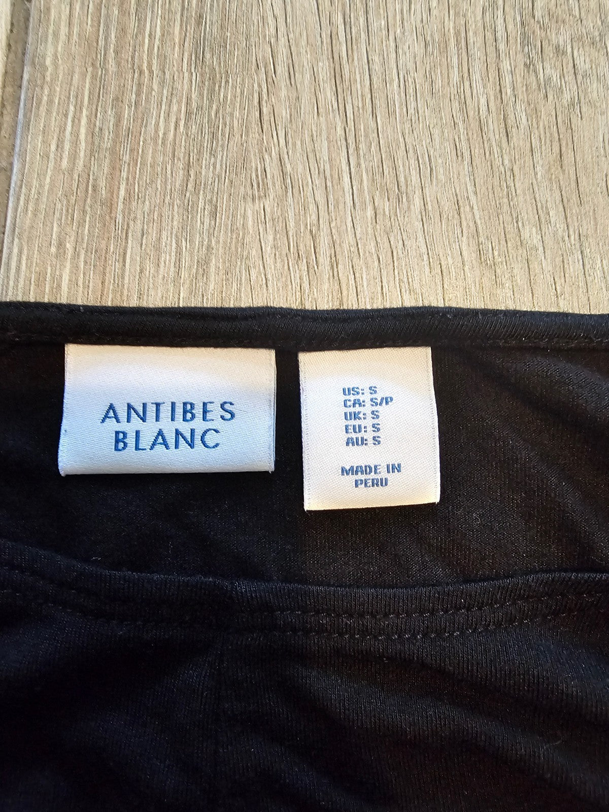 Antibes Blanc – Black Twist-Front 3/4 Sleeve Top – Size Small