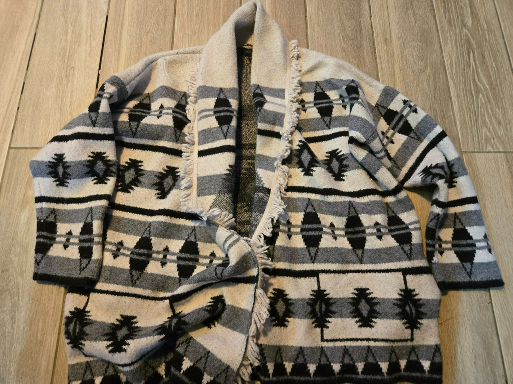 Tahari Tribal Print Belted Wrap Cardigan – S/M – Black Cream Gray – Cozy Layered