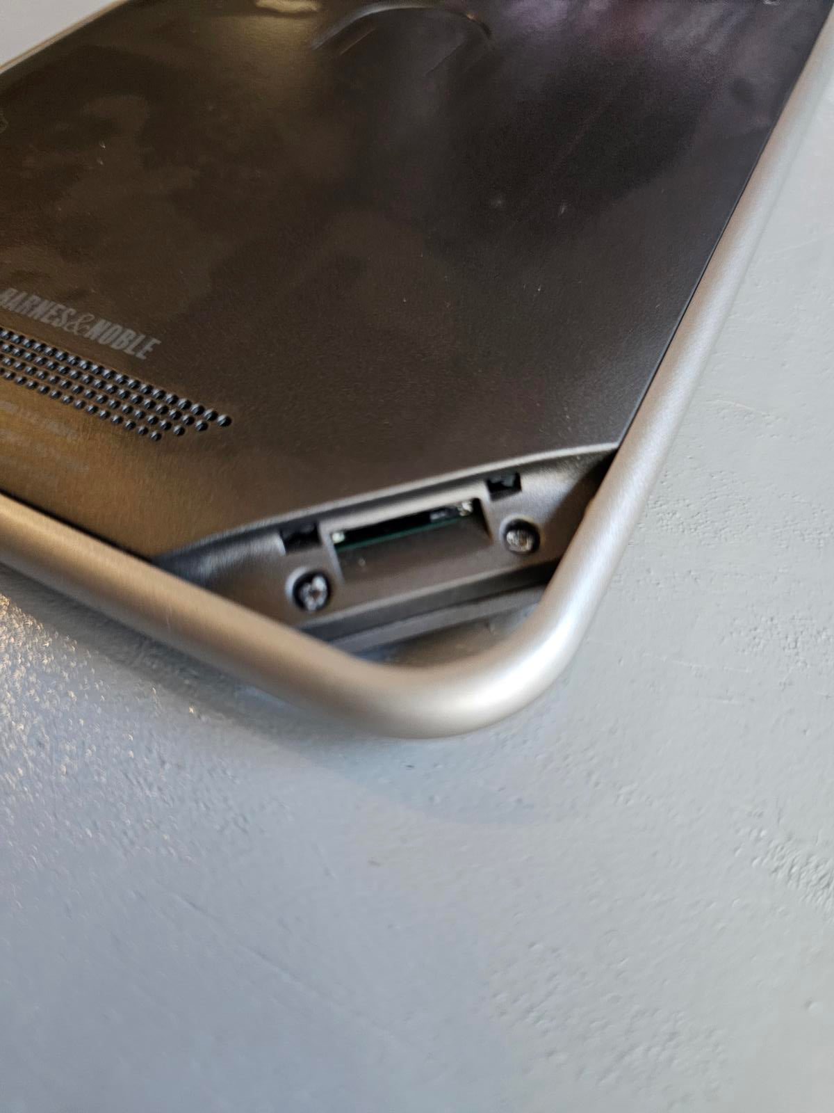 Barnes & Noble Nook Tablet Model BNTV250A Silver Flickers On Won’t Stay Powered