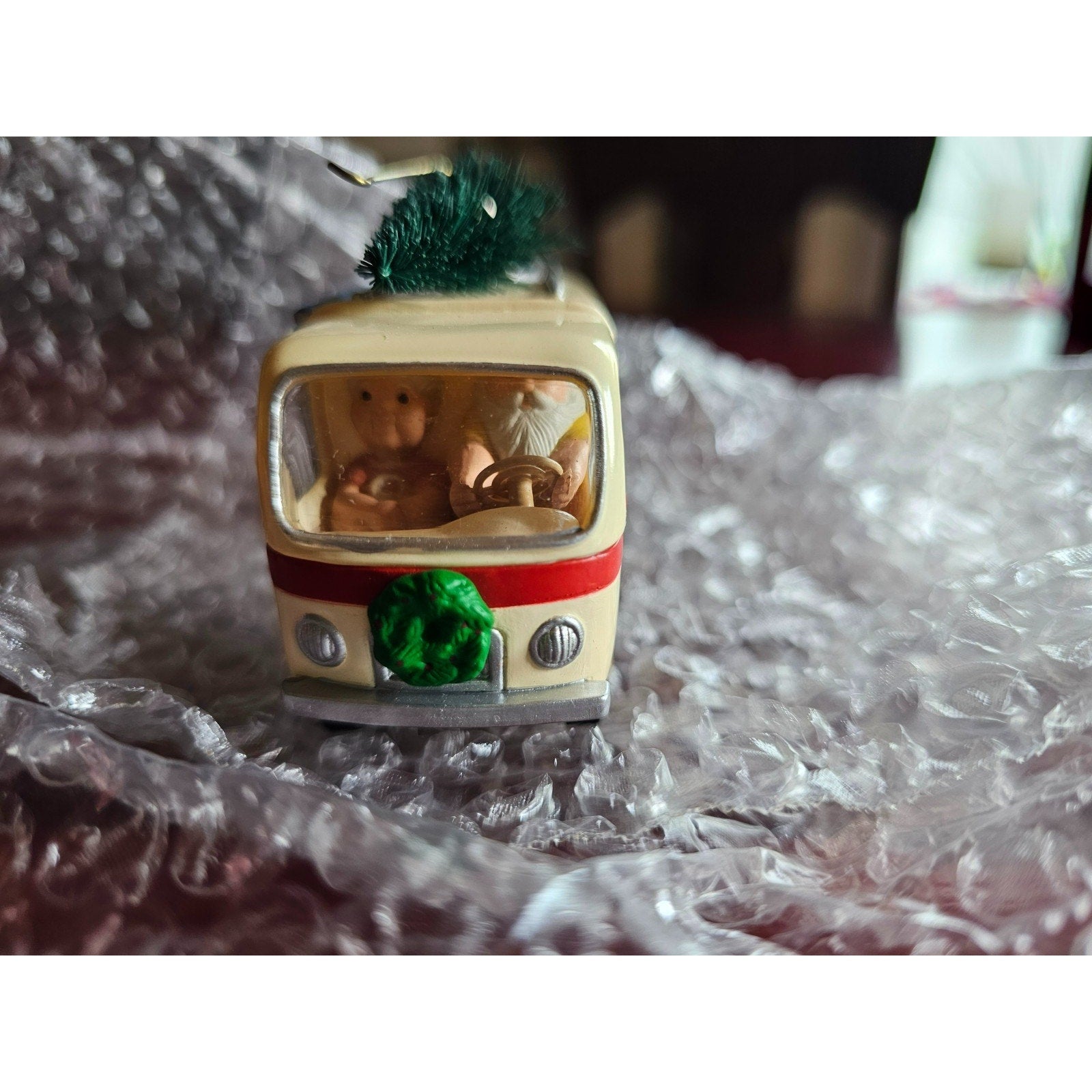 1995 Hallmark Keepsake Ornament – Merry RV “The Claus’s Merry-We-Go” Camper Van