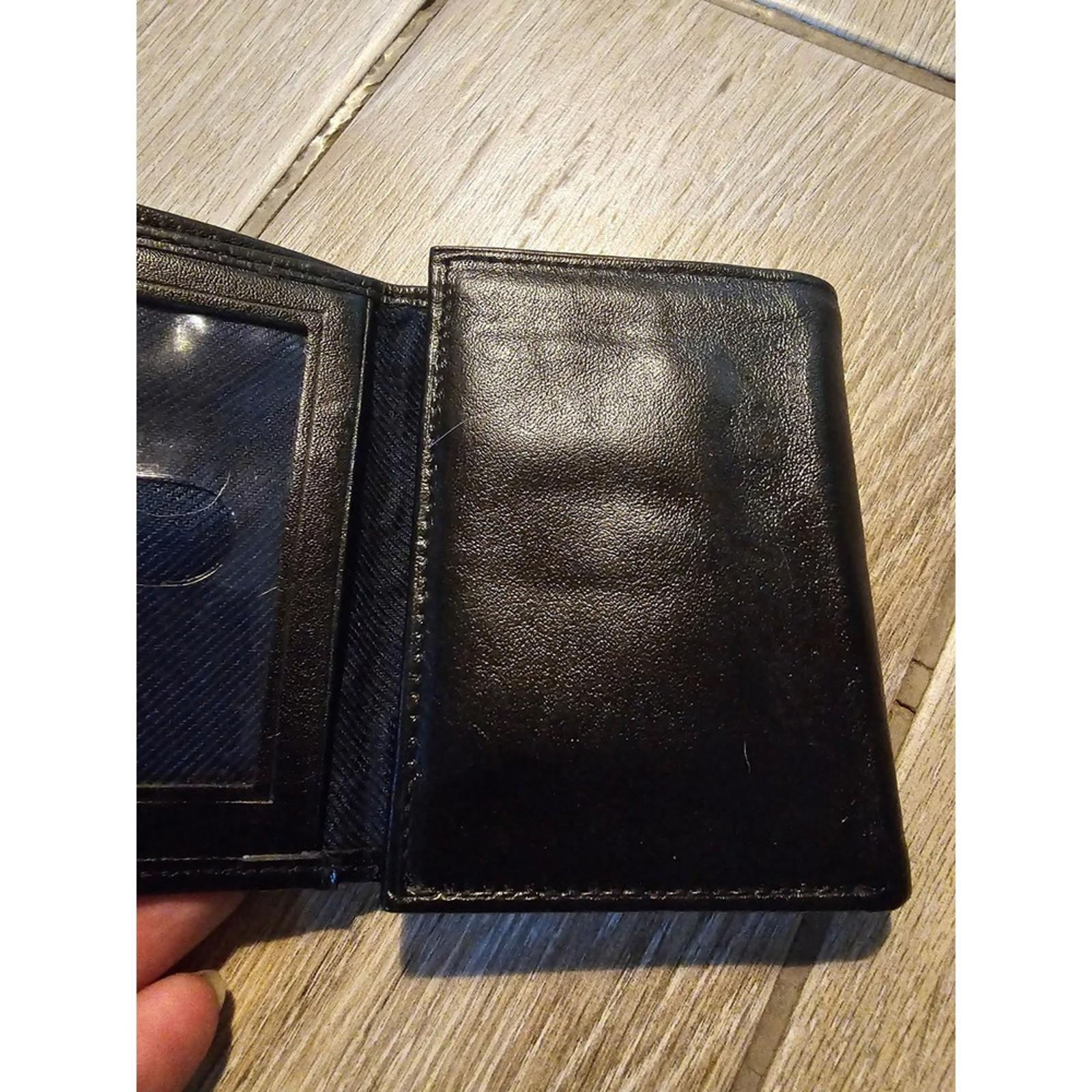 Tommy Hilfiger Black Leather Men's Wallet - Classic and Handsome