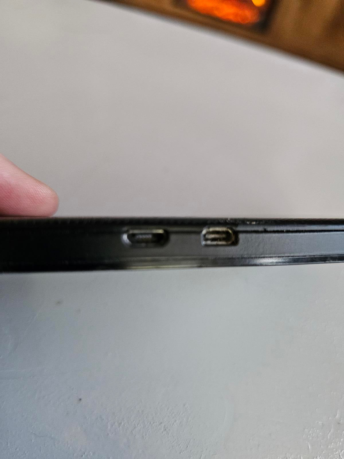 BlackBerry Z10 AT&T Smartphone Black Powers On Clean Screen Vintage Tech