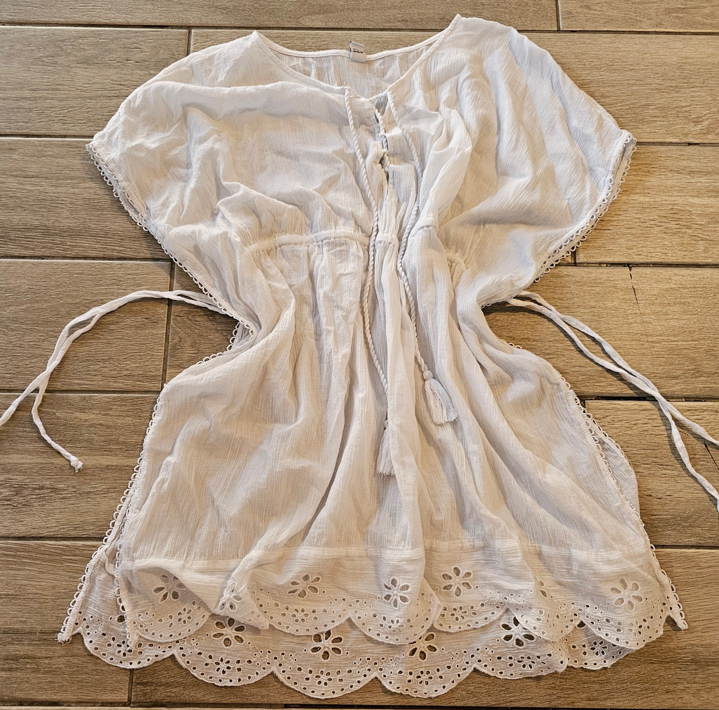 Old Navy White Eyelet Boho Tunic / Swim Cover-Up – Size Small