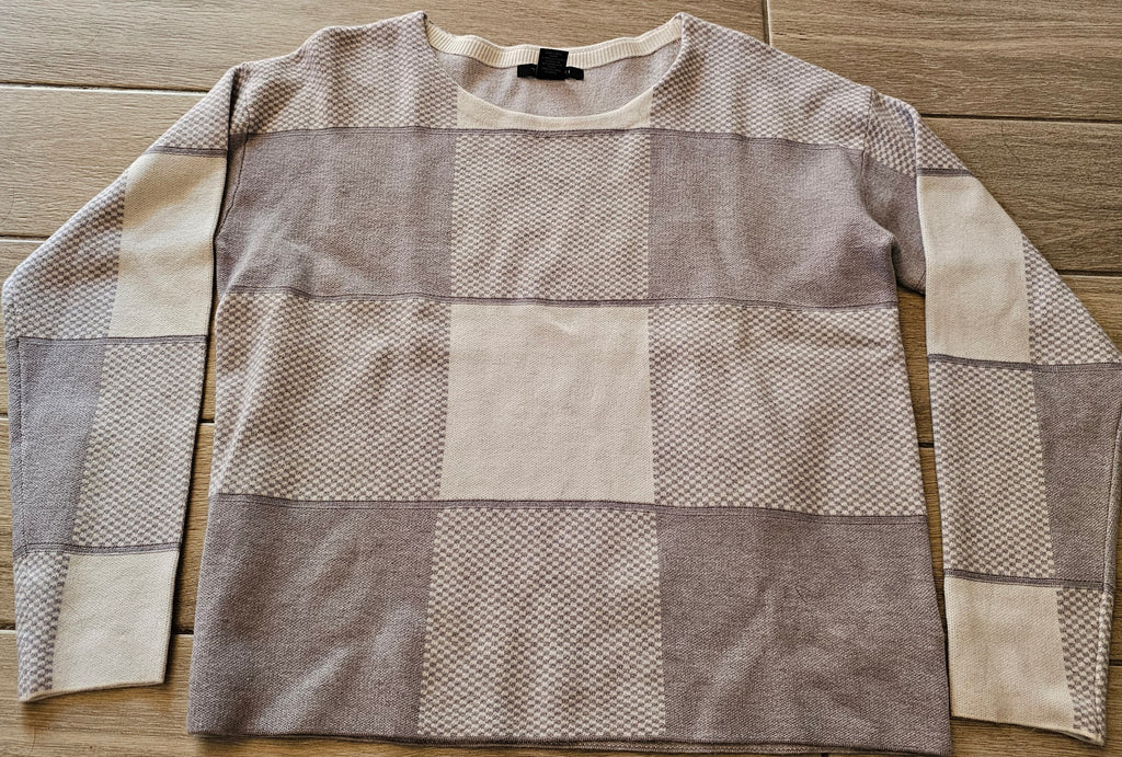 Tahari Sweater – Taupe & Cream Checkered Block Pattern – Size Medium