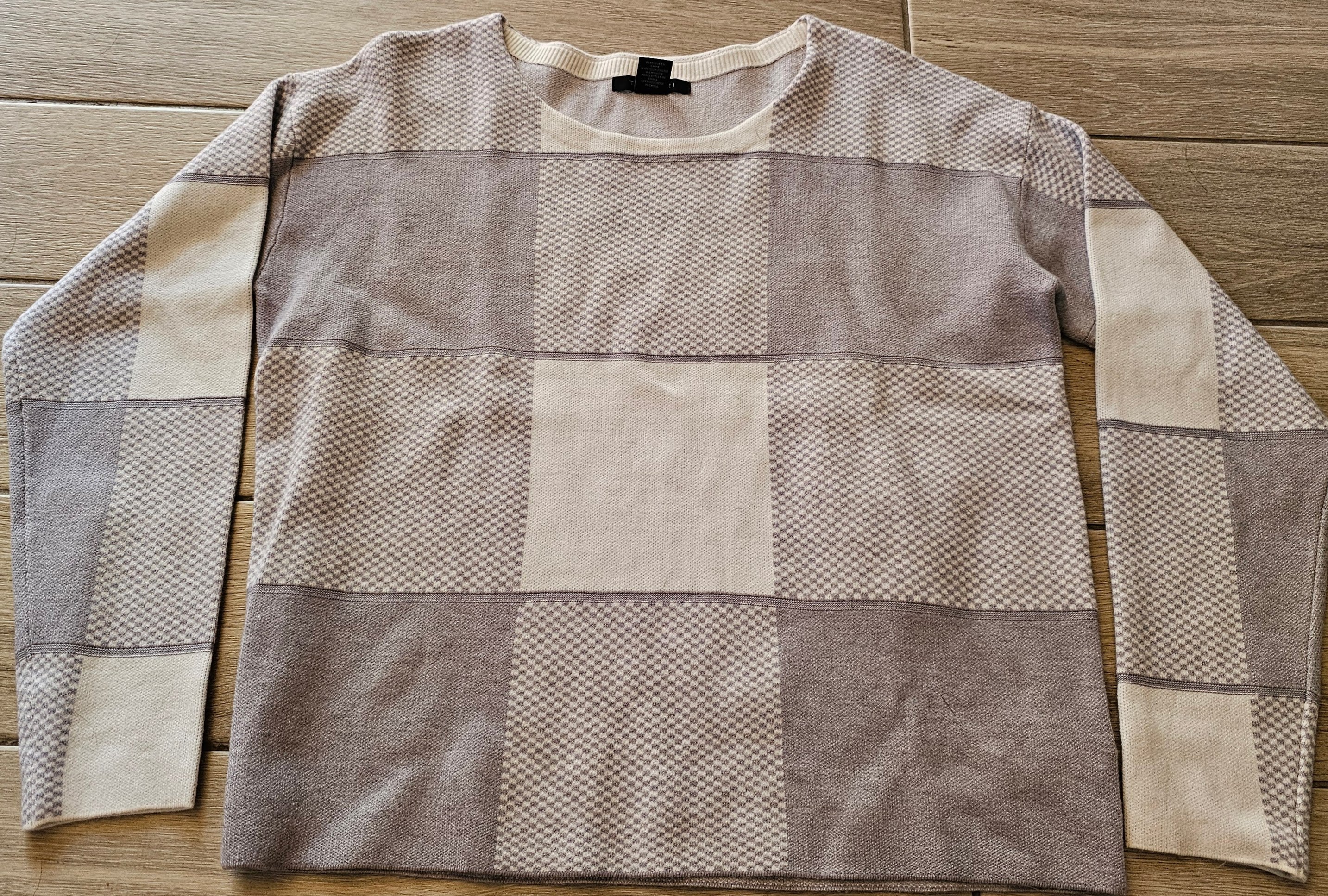 Tahari Sweater – Taupe & Cream Checkered Block Pattern – Size Medium