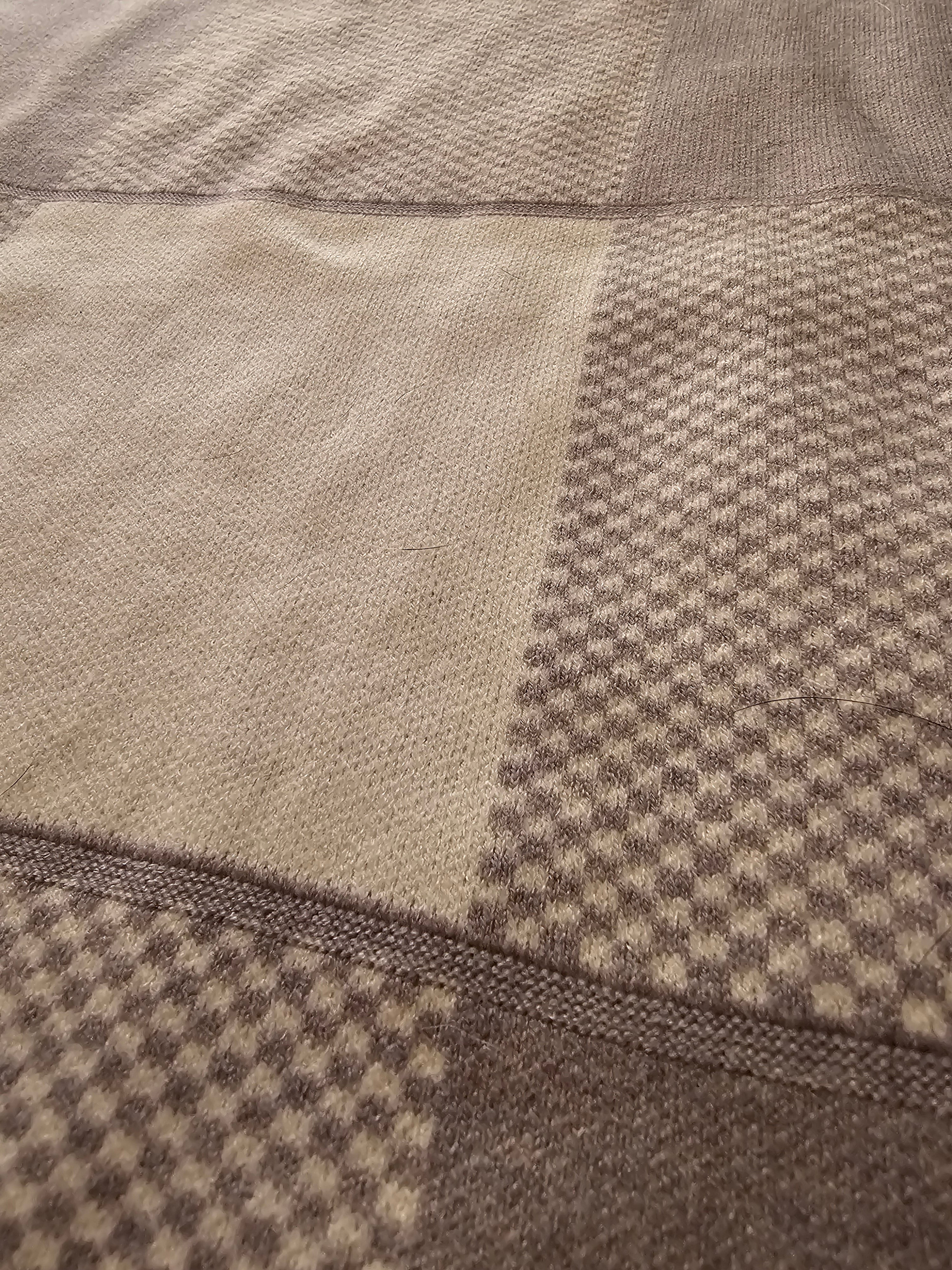 Tahari Sweater – Taupe & Cream Checkered Block Pattern – Size Medium