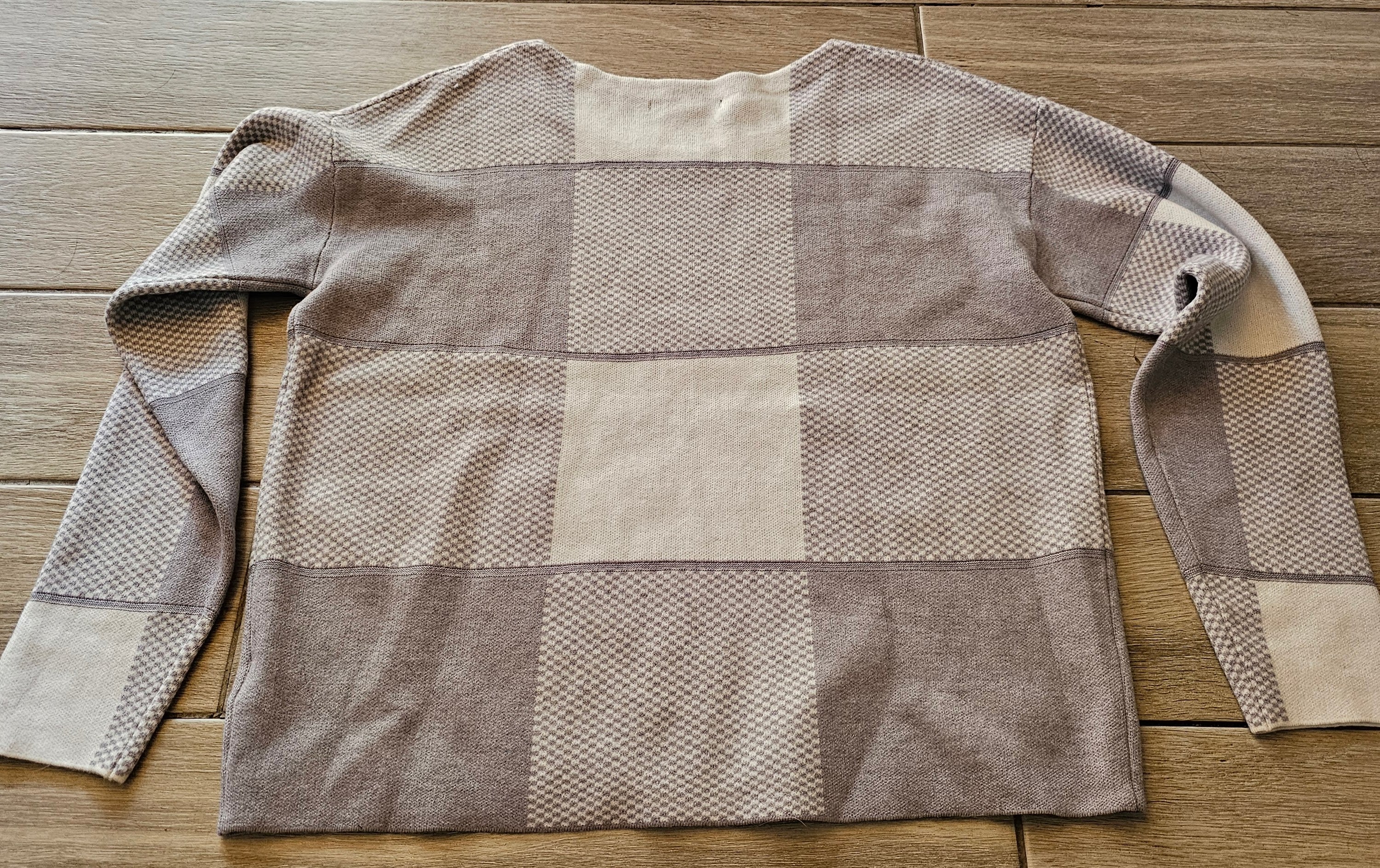 Tahari Sweater – Taupe & Cream Checkered Block Pattern – Size Medium