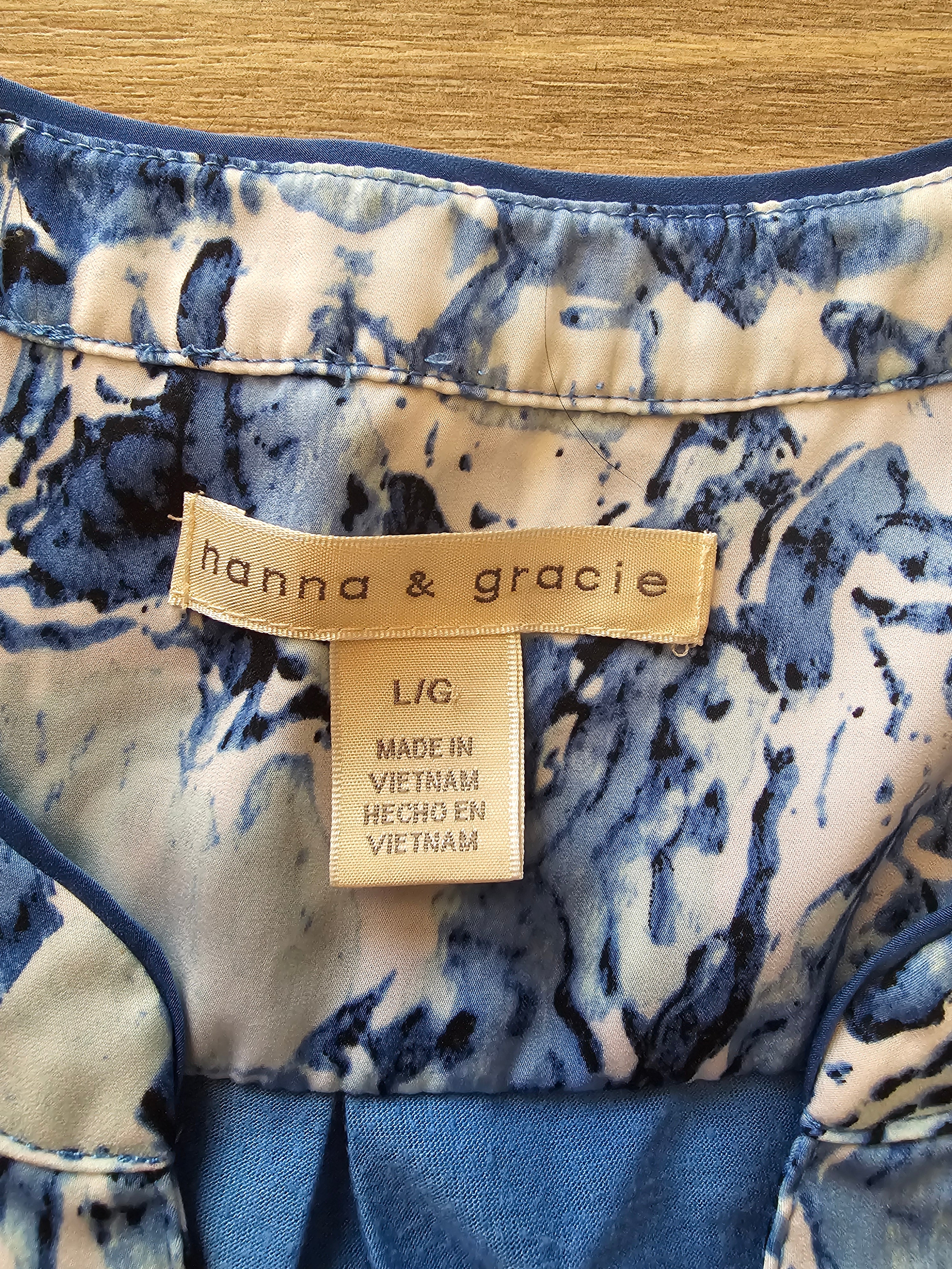 Hanna & Gracie Sleeveless Blouse – Blue Watercolor Print – Size Large