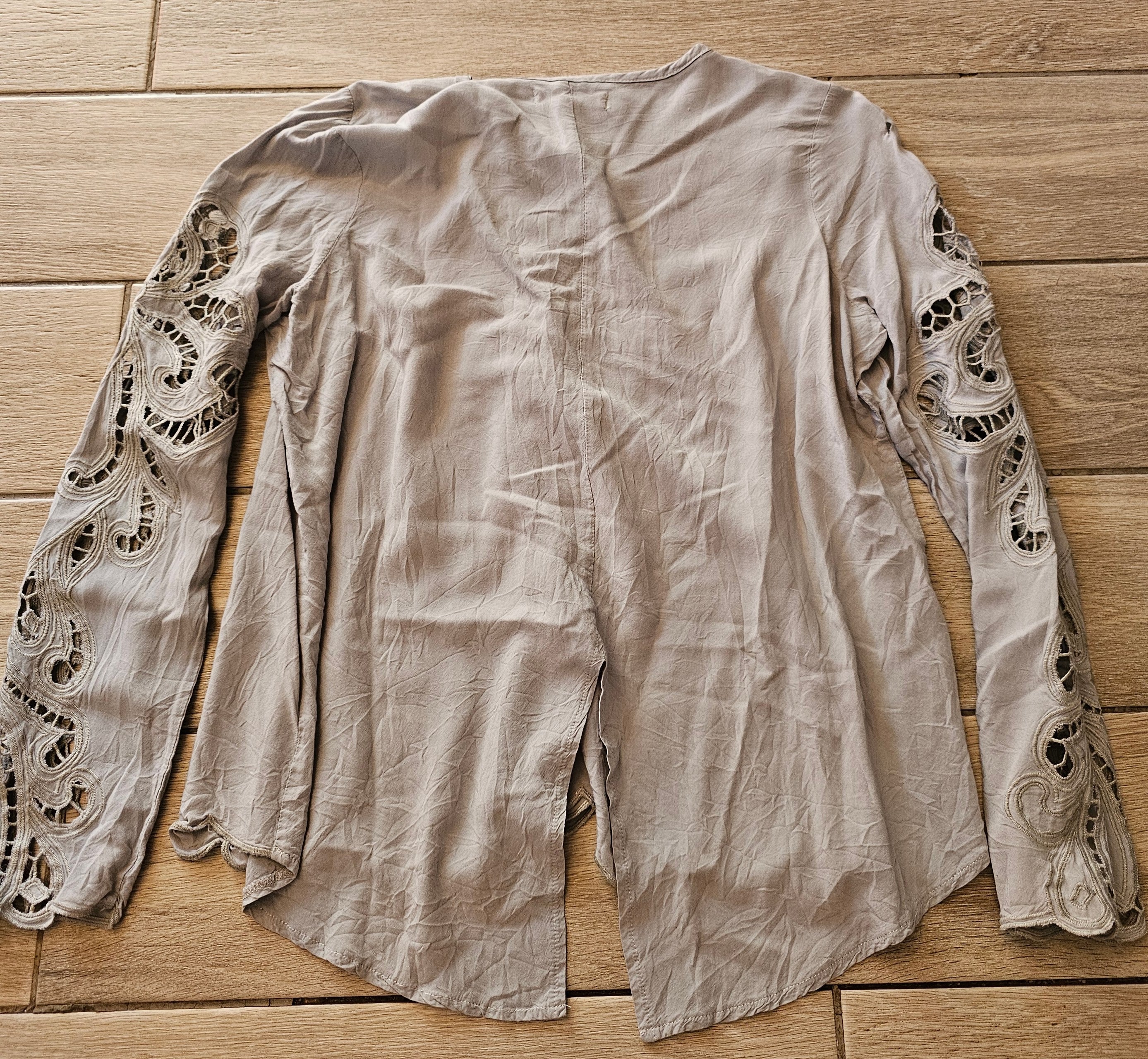 Blush Noir Gray Boho Tunic Top – Sheer Lace Cutout Sleeves – Size Small