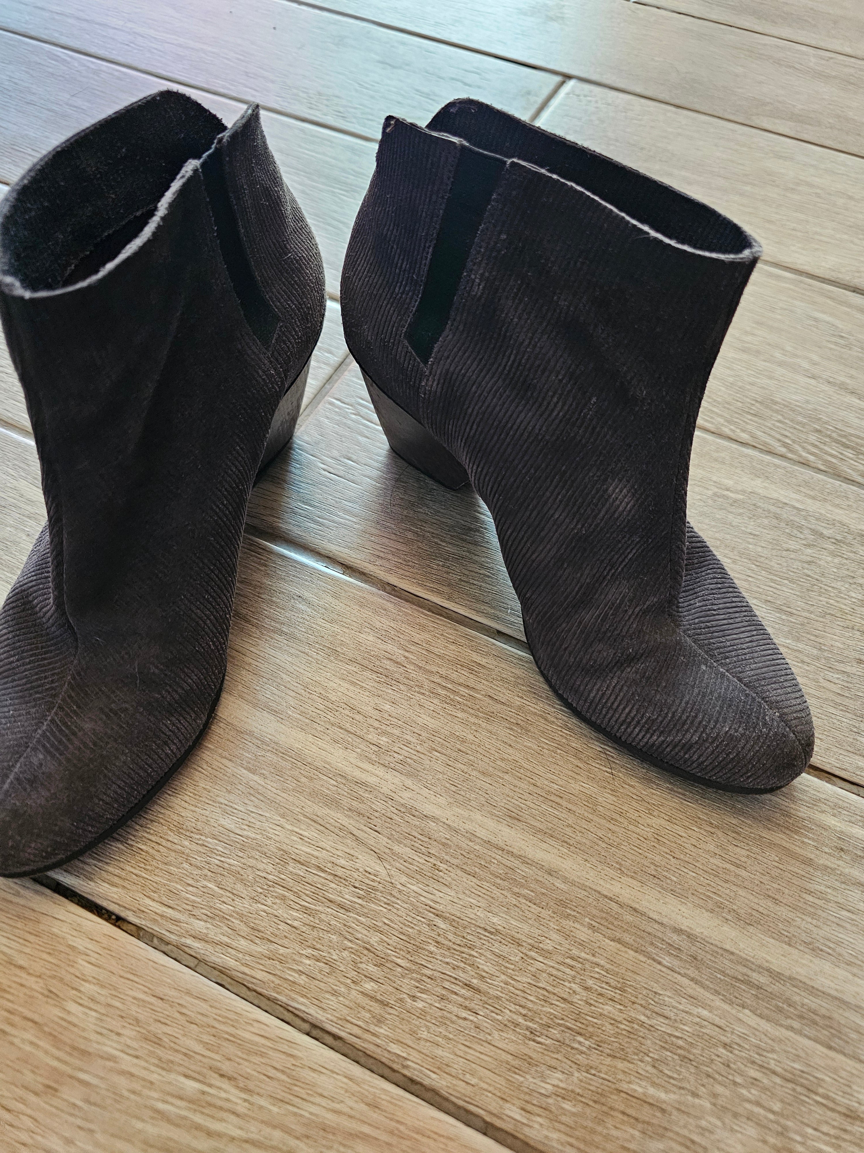 Coclico Spain Ankle Boots – Women’s EU 38 / US 7.5–8 – Brown Corduroy-Style Fabric with Leather Block Heel