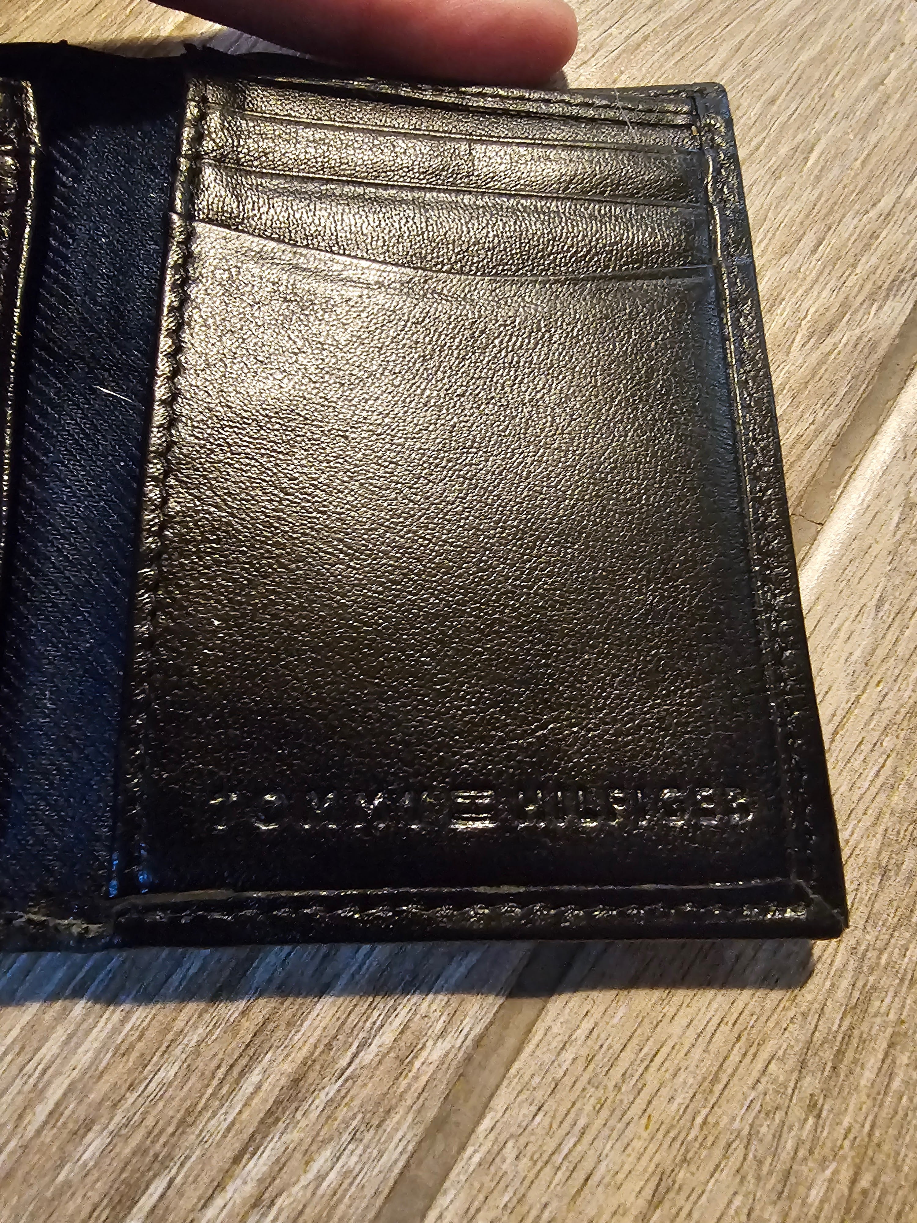 Tommy Hilfiger Men’s Black Leather Trifold Wallet – Classic Logo