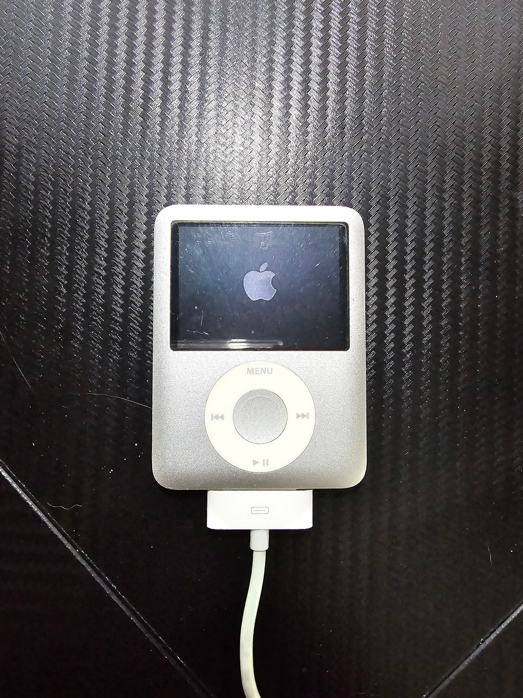 Apple iPod Nano 3rd Gen – Silver – 4GB – For Parts/Repair