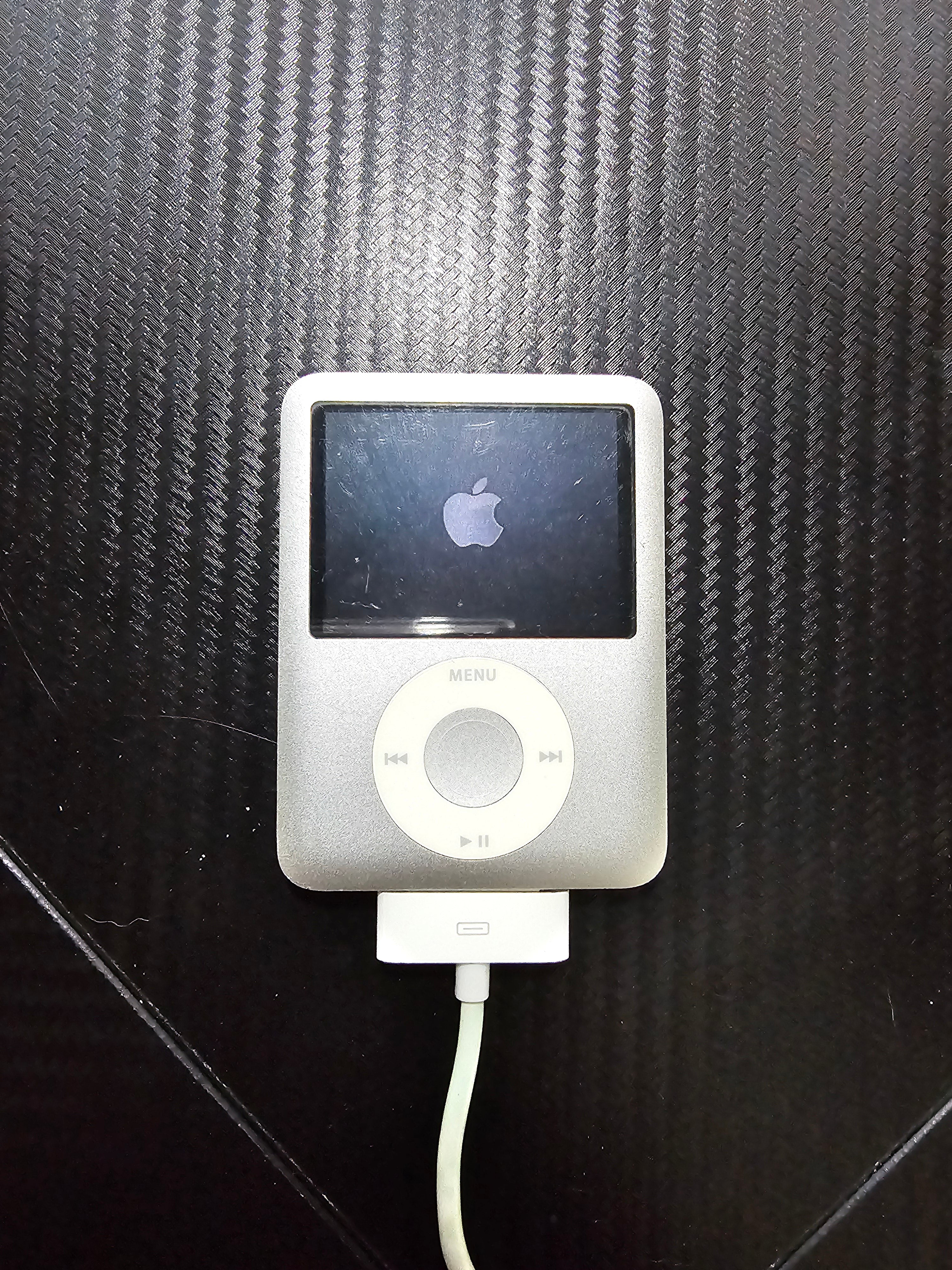 Apple iPod Nano 3rd Gen – Silver – 4GB – For Parts/Repair