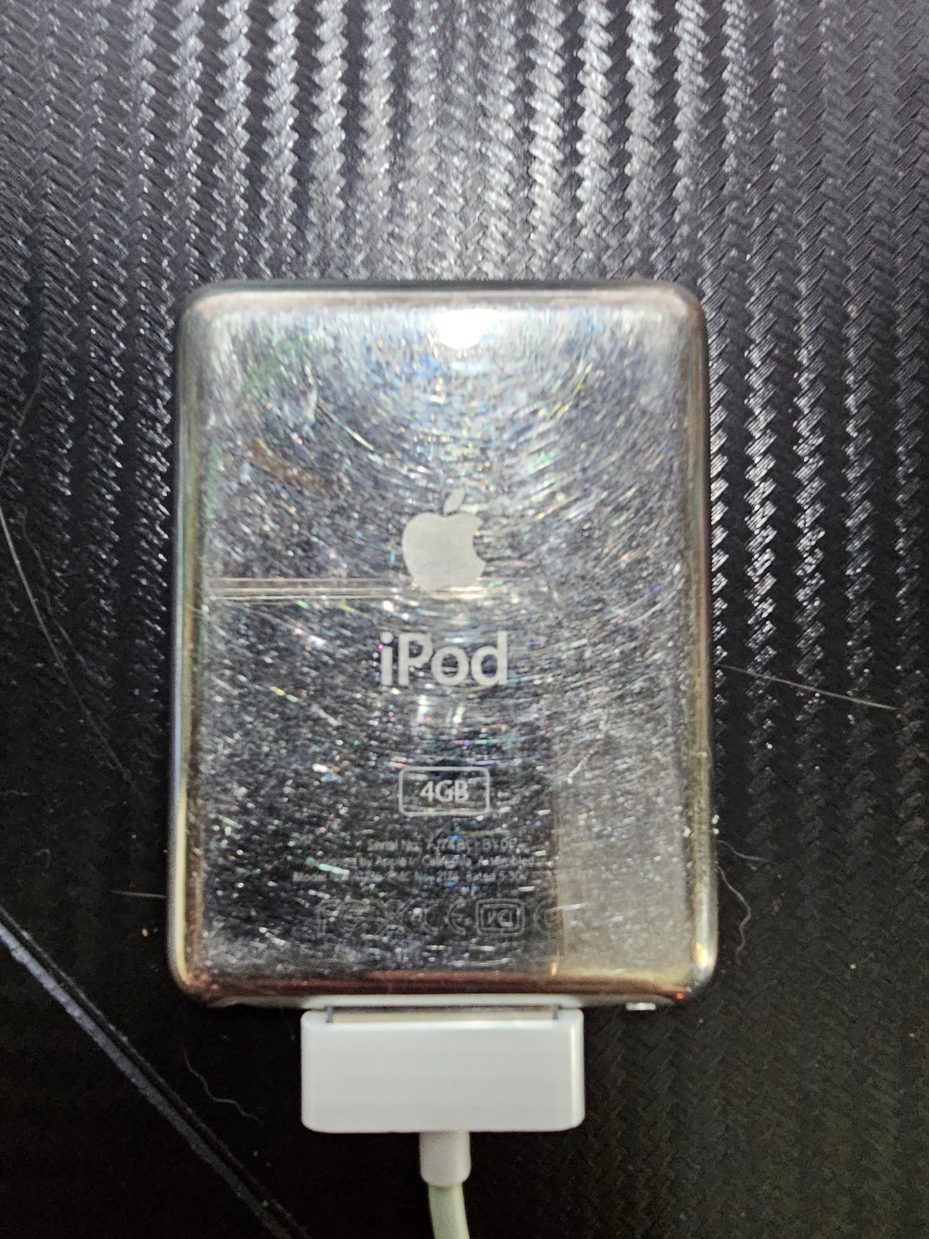 Apple iPod Nano 3rd Gen – Silver – 4GB – For Parts/Repair