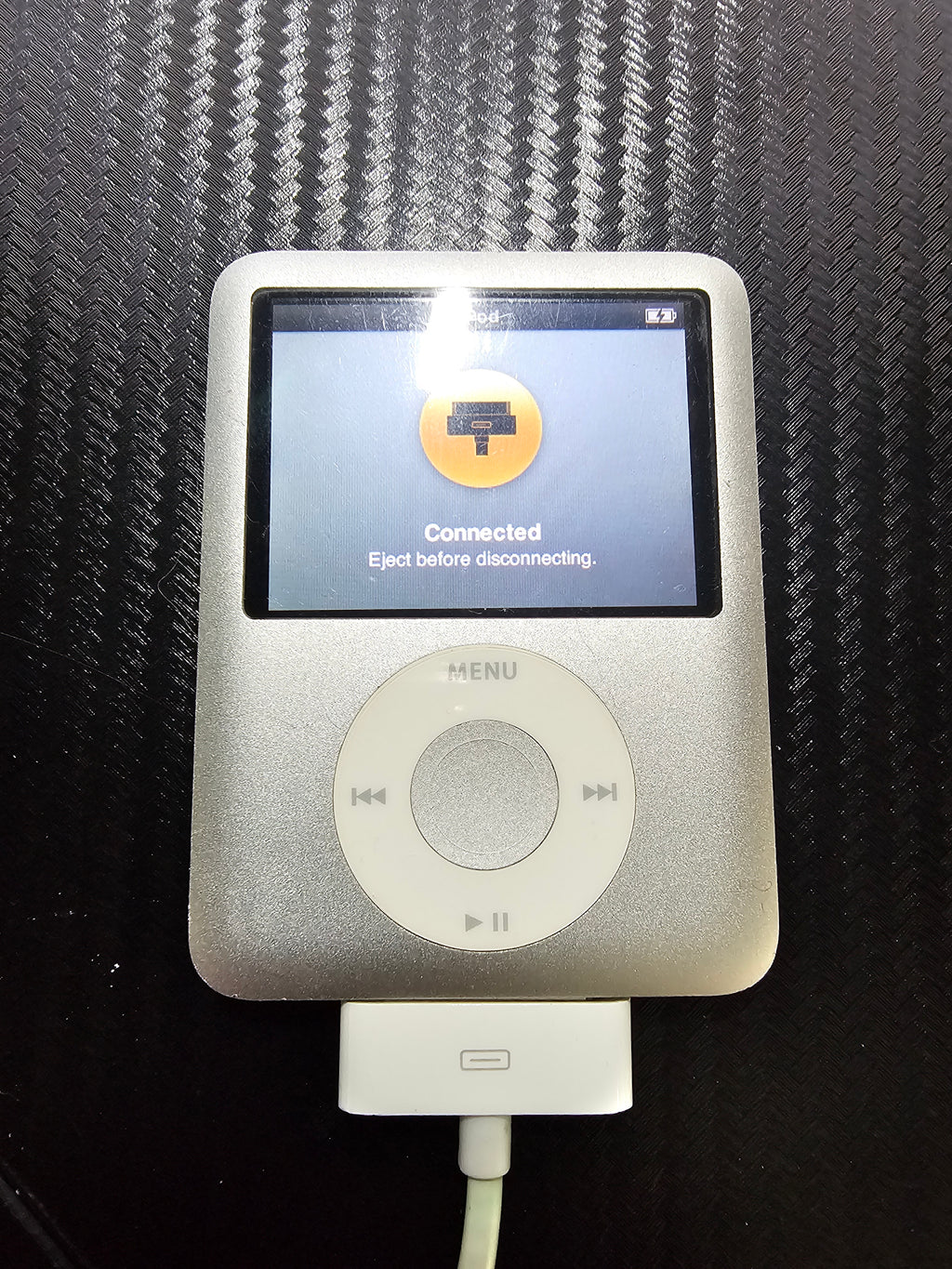 Apple iPod Nano 3rd Gen – Silver – 4GB – For Parts/Repair
