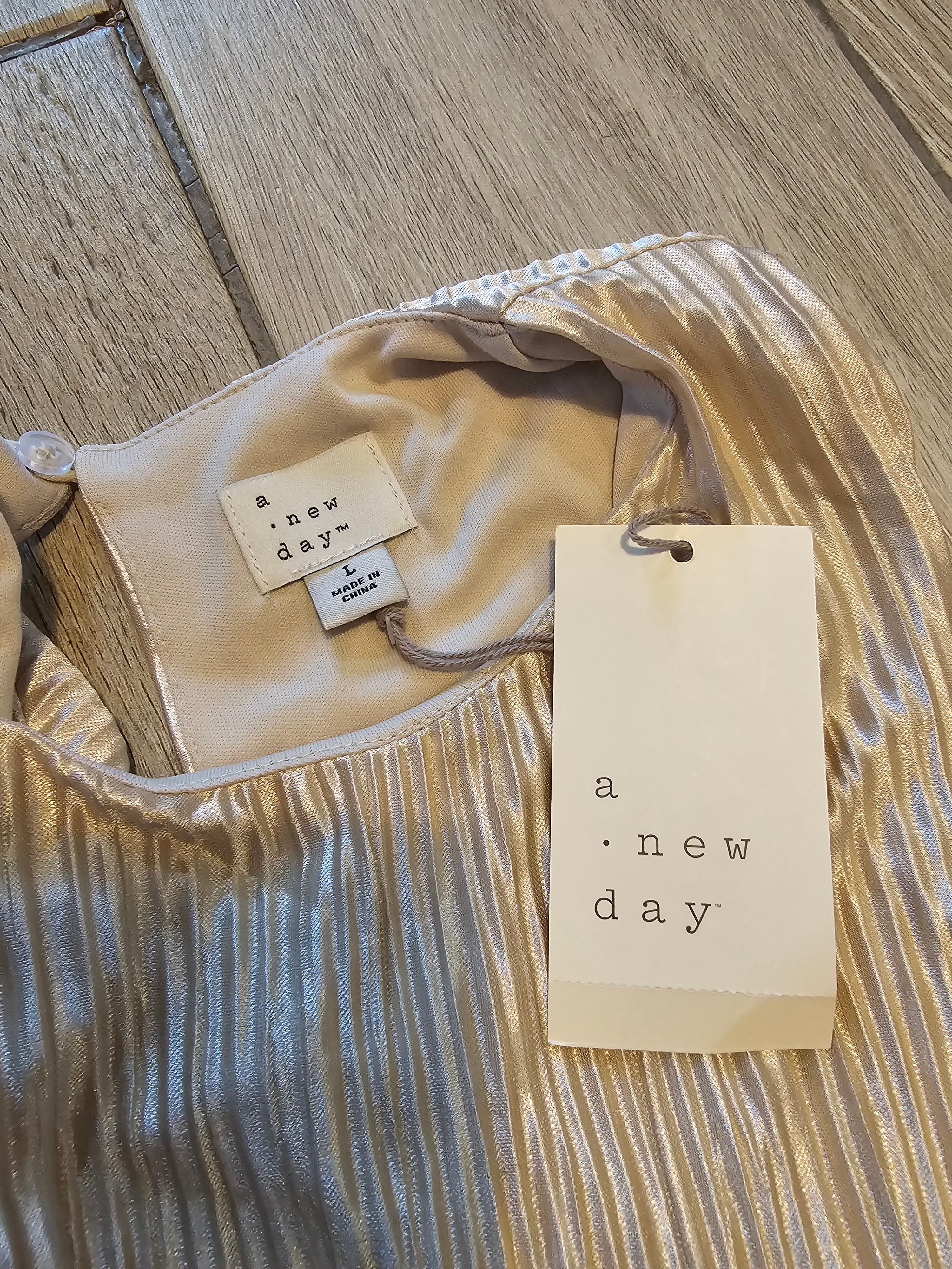 A New Day Metallic Pleated Tank Top – Champagne Gold – Size Large (NWT)