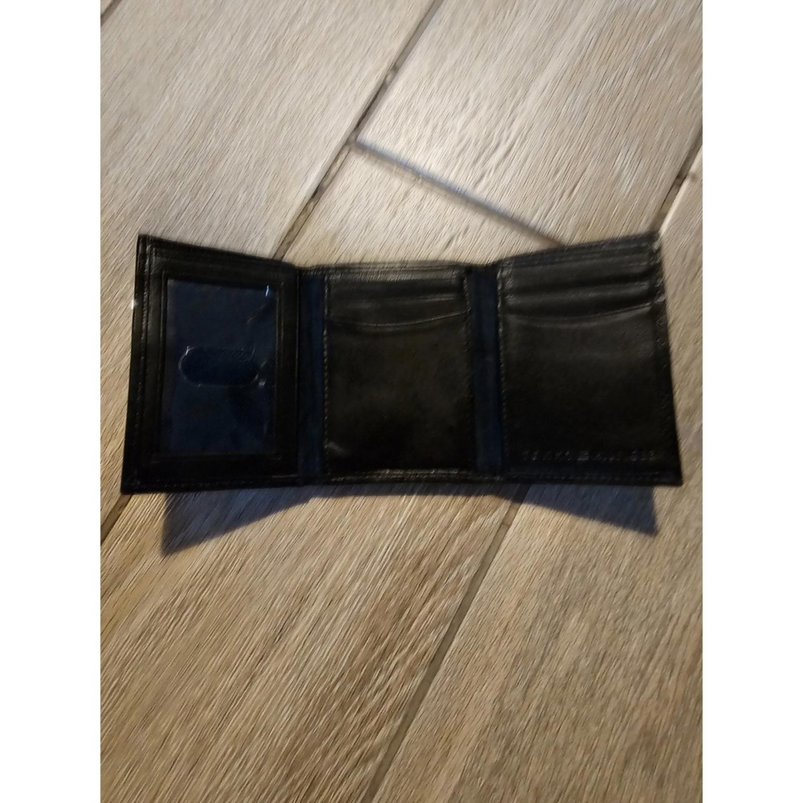 Tommy Hilfiger Black Leather Men's Wallet - Classic and Handsome