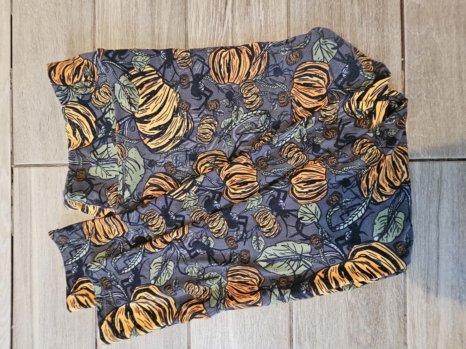 Lularoe TC2 Leggings Halloween Pumpkins Spiders Gray Orange Green