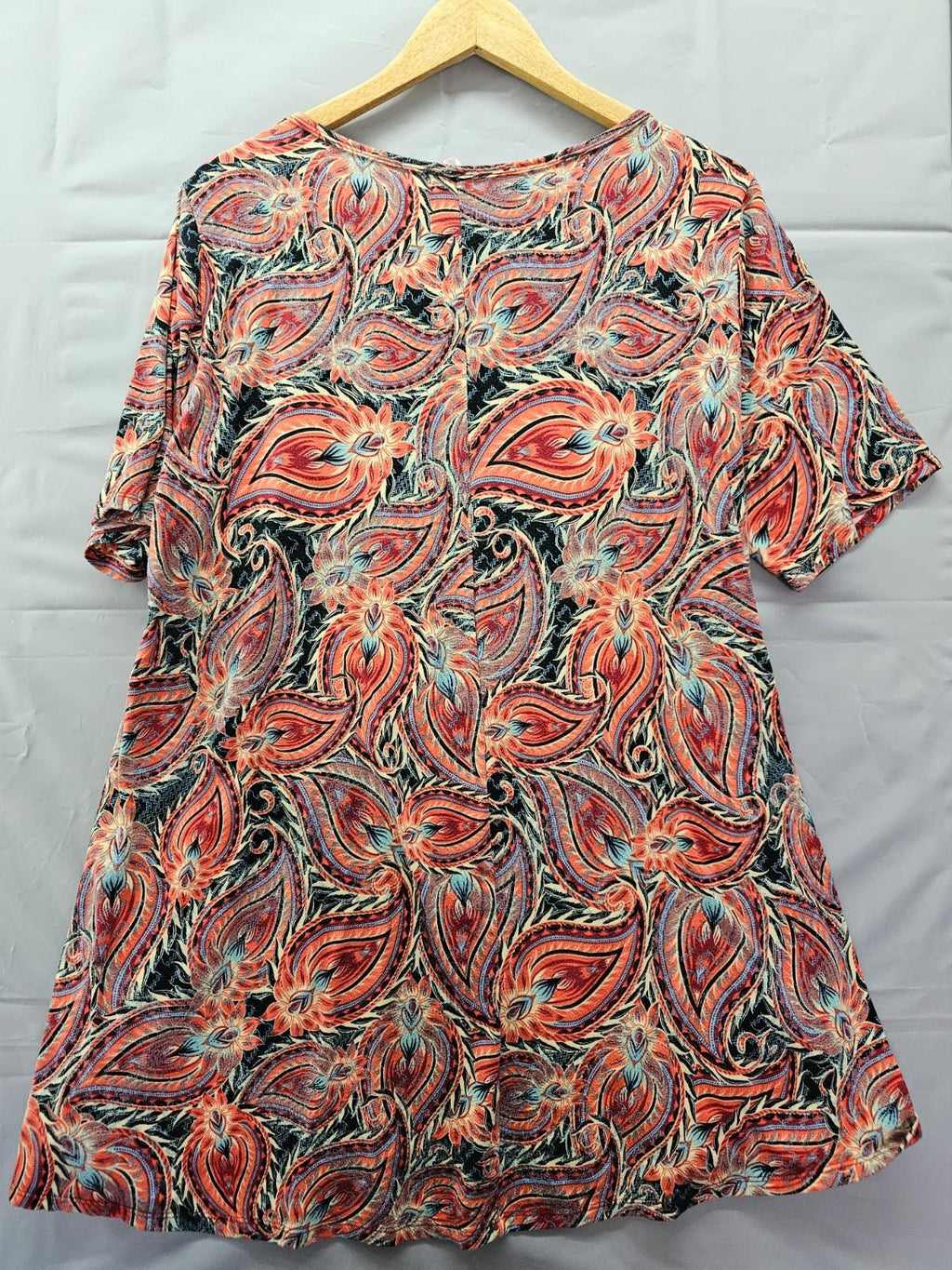 LuLaRoe Classic Tee Red, Coral & Teal Paisley Print Women’s 2XL