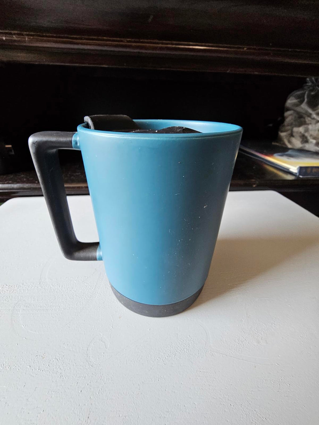 Blue Travel Mug with Black Handle & Lid – Insulated Coffee Cup Made in China