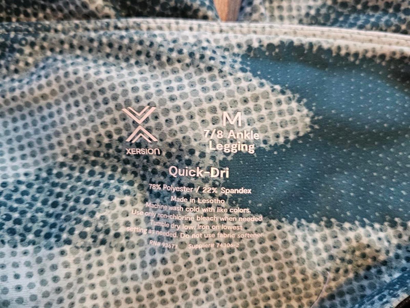 Xersion Camo Print Quick-Dri 7/8 Ankle Leggings Medium Green Gray