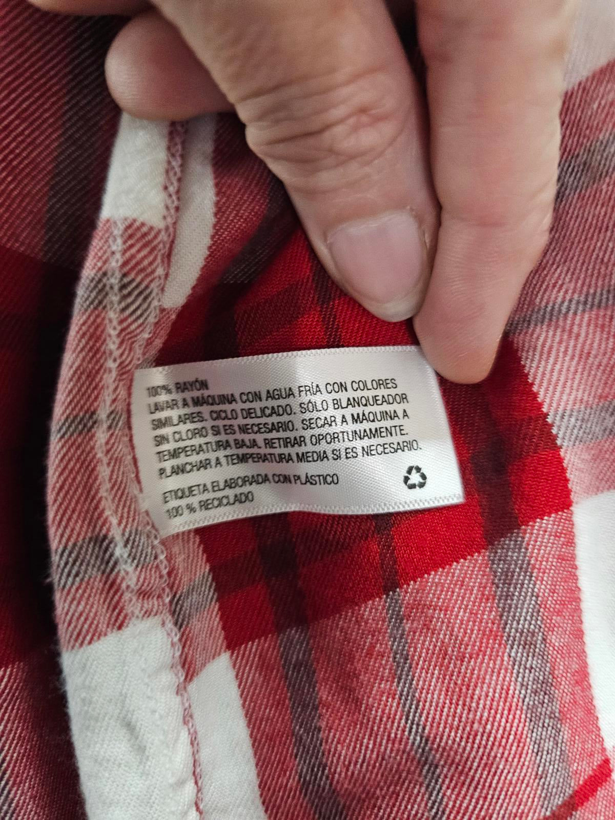 Universal Thread Red White Plaid Button Up Shirt Rayon Long Sleeve Women's Med