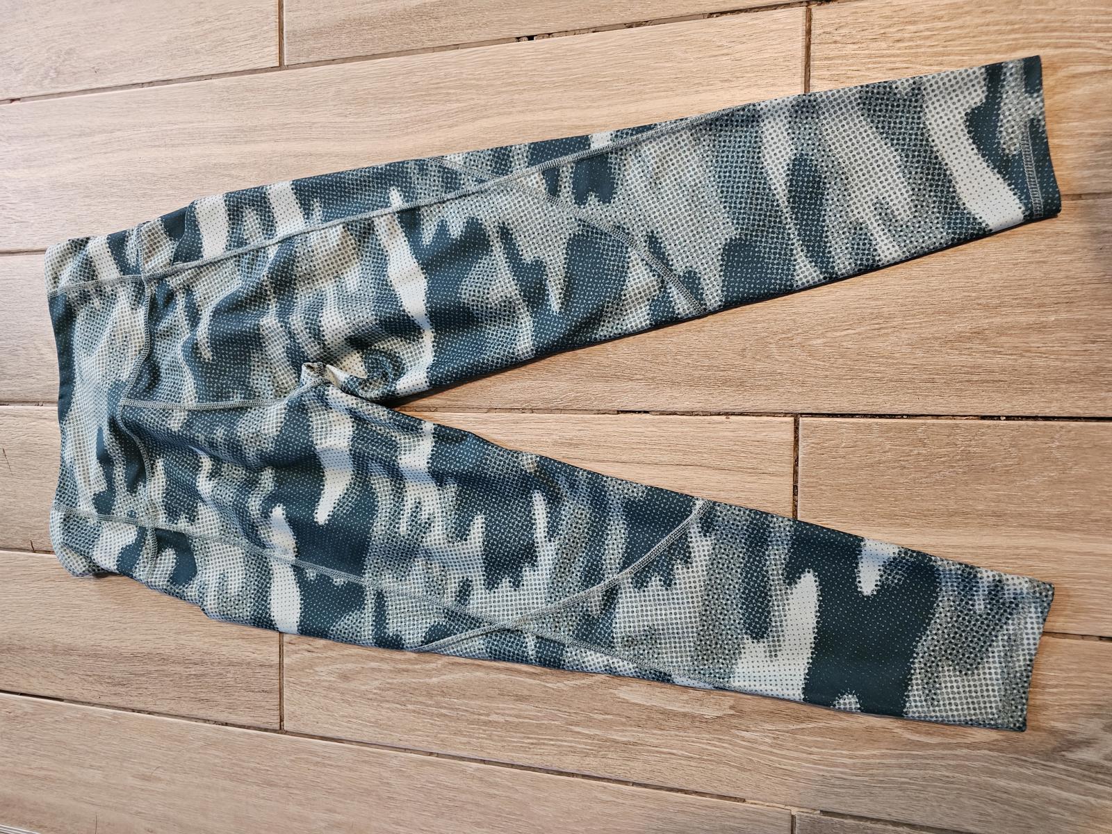 Xersion Camo Print Quick-Dri 7/8 Ankle Leggings Medium Green Gray