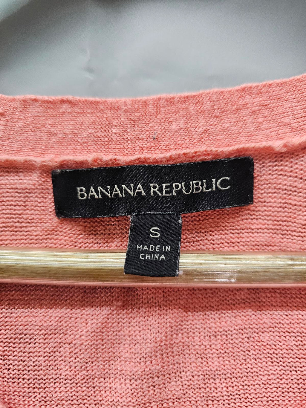 Banana Republic Coral V-Neck Lightweight Sweater Women’s Small