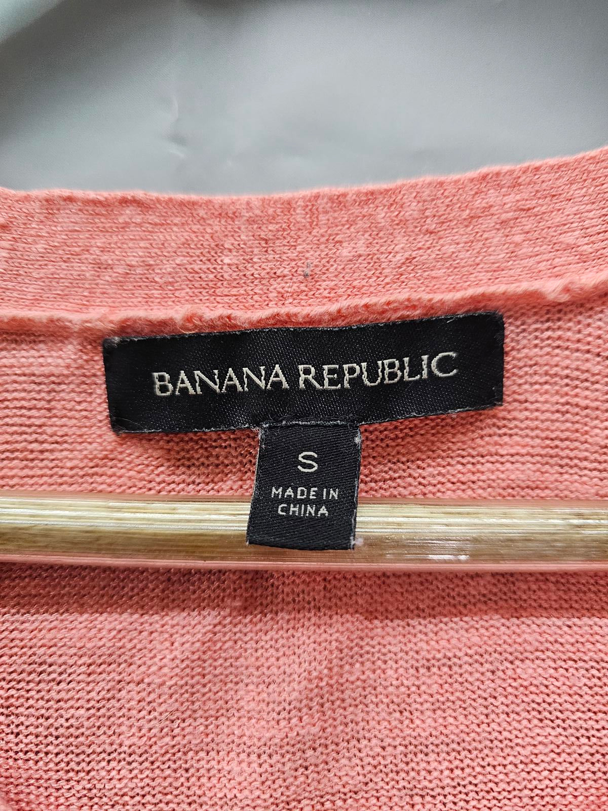 Banana Republic Coral V-Neck Lightweight Sweater Women’s Small