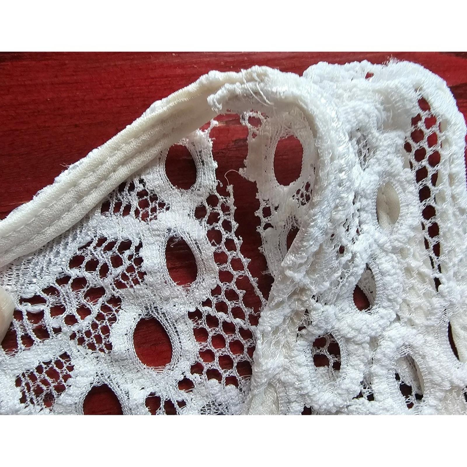 Attention White Lace Yoke Sleeveless Chiffon Blouse Size S