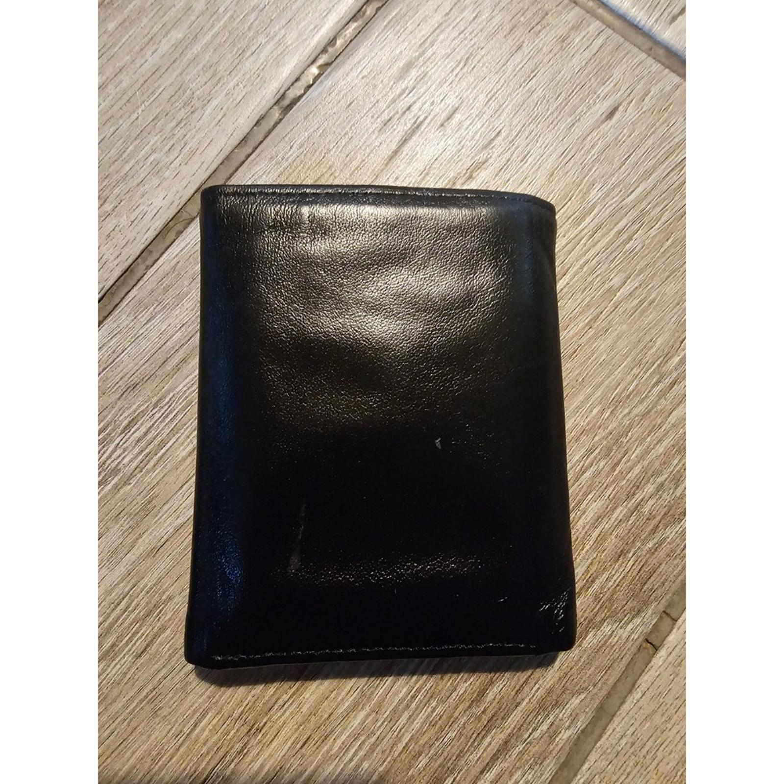Tommy Hilfiger Black Leather Men's Wallet - Classic and Handsome