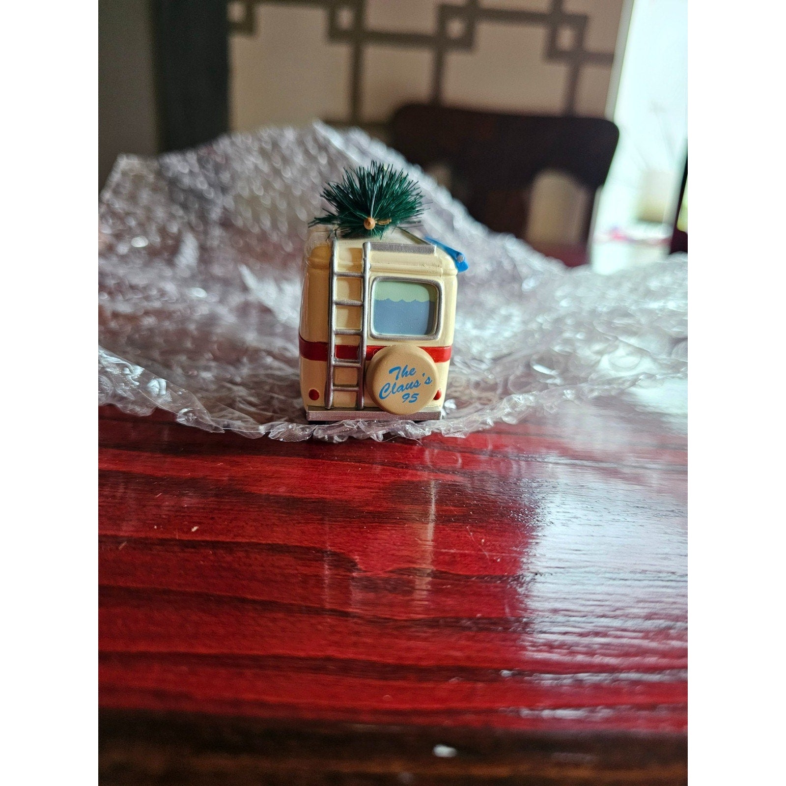 1995 Hallmark Keepsake Ornament – Merry RV “The Claus’s Merry-We-Go” Camper Van