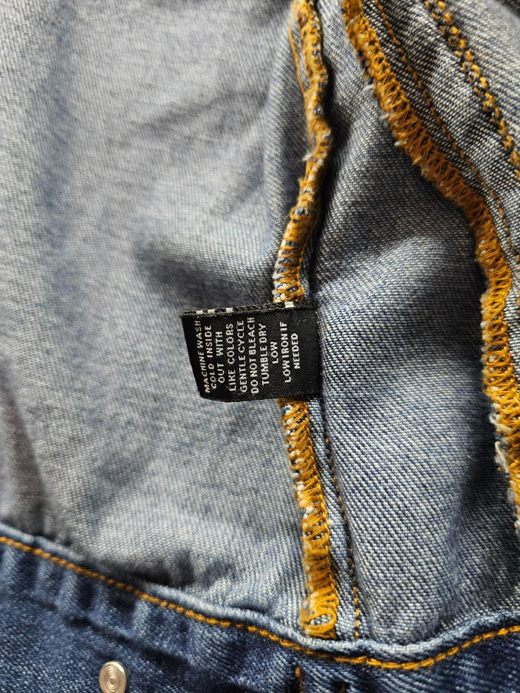 Refuge Women’s Blue Distressed Denim Jacket Button Front 100% Cotton Medium