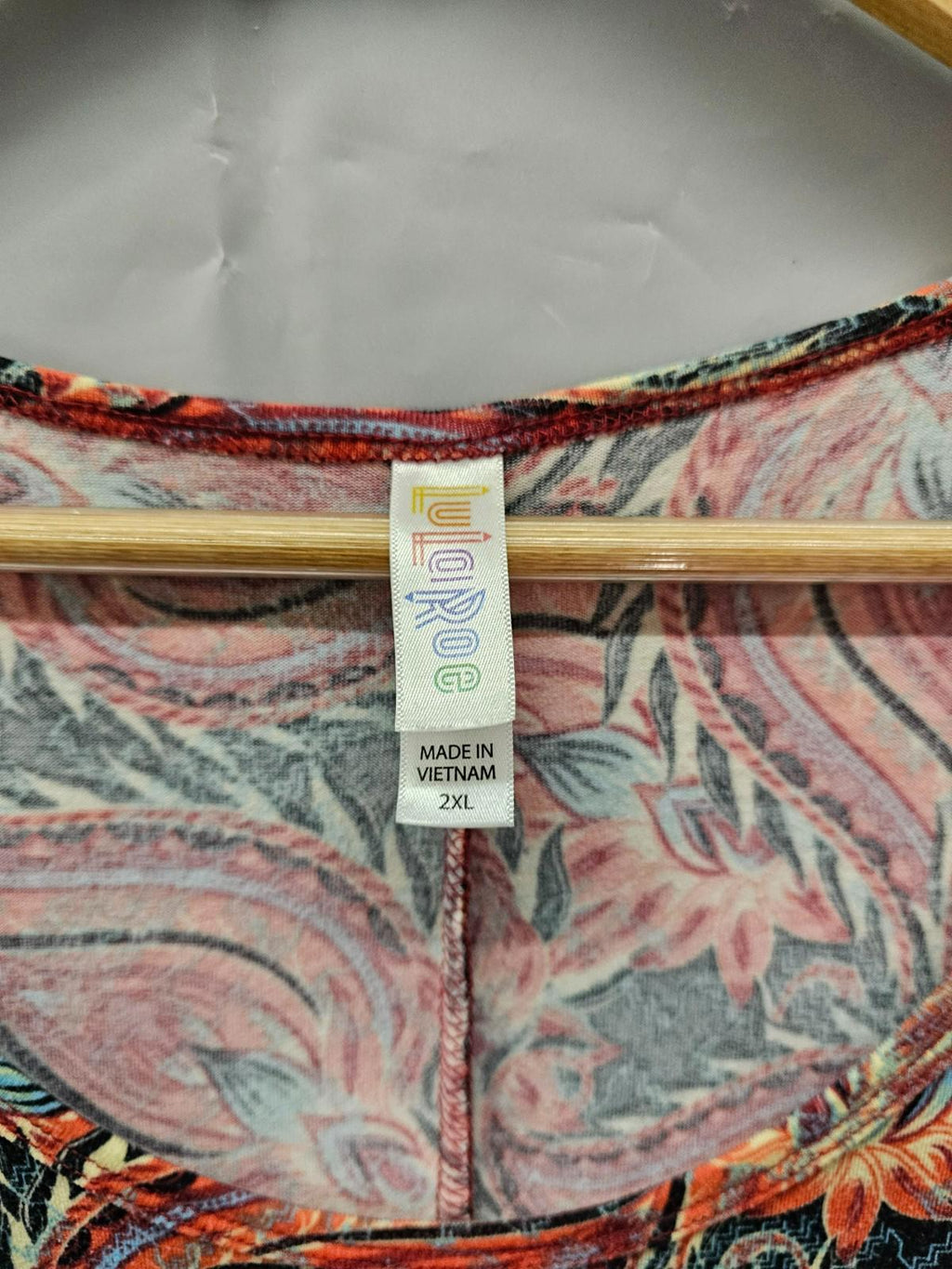 LuLaRoe Classic Tee Red, Coral & Teal Paisley Print Women’s 2XL