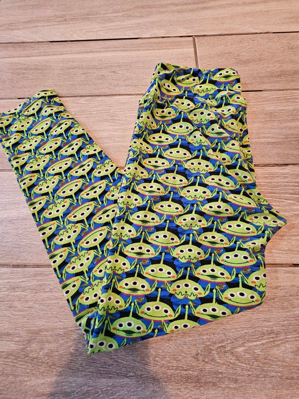 LuLaRoe Leggings One Size OS Green Blue Alien Print Soft Stretch