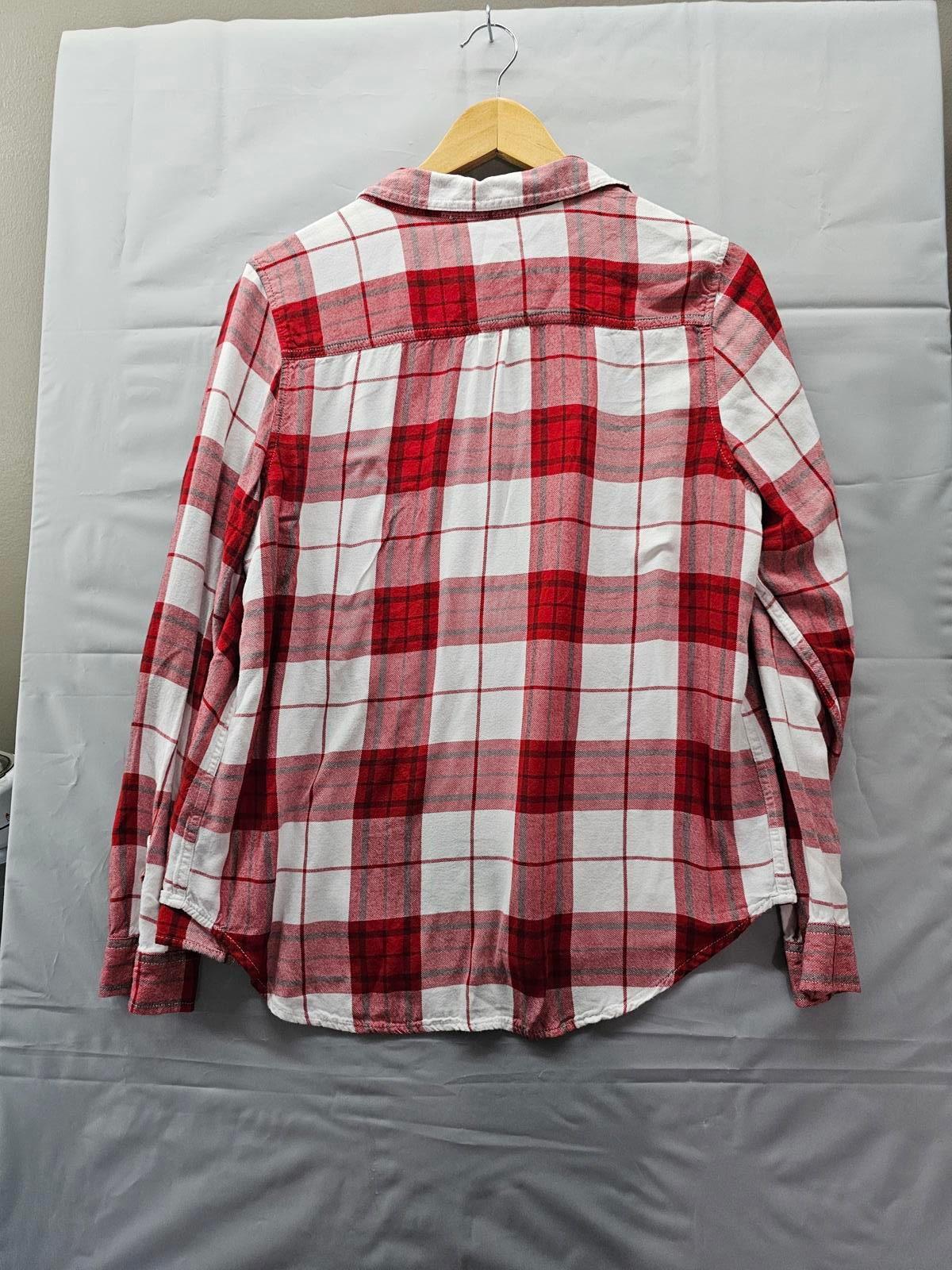 Universal Thread Red White Plaid Button Up Shirt Rayon Long Sleeve Women's Med