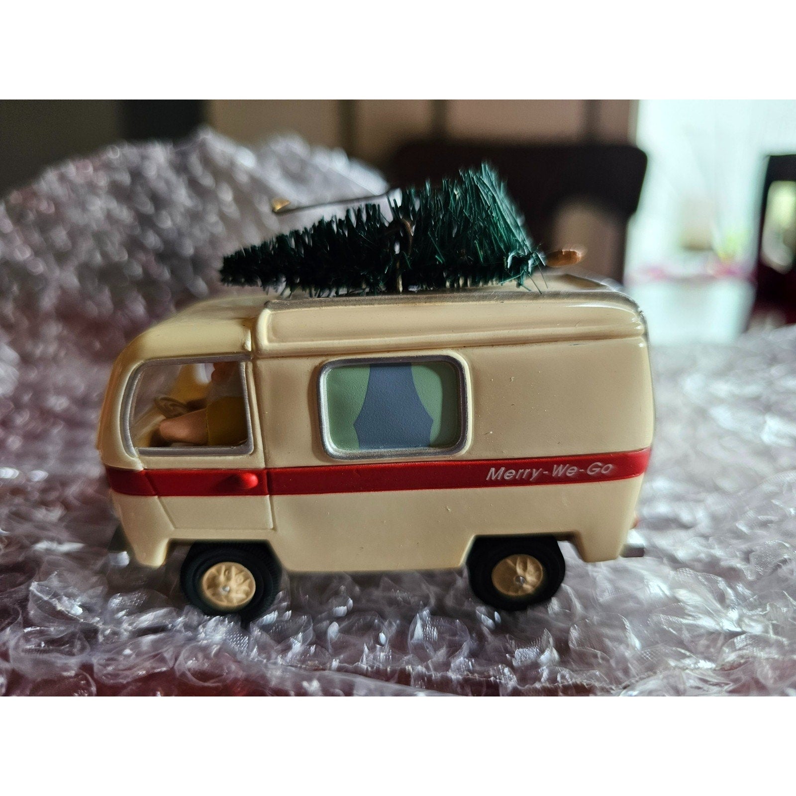 1995 Hallmark Keepsake Ornament – Merry RV “The Claus’s Merry-We-Go” Camper Van