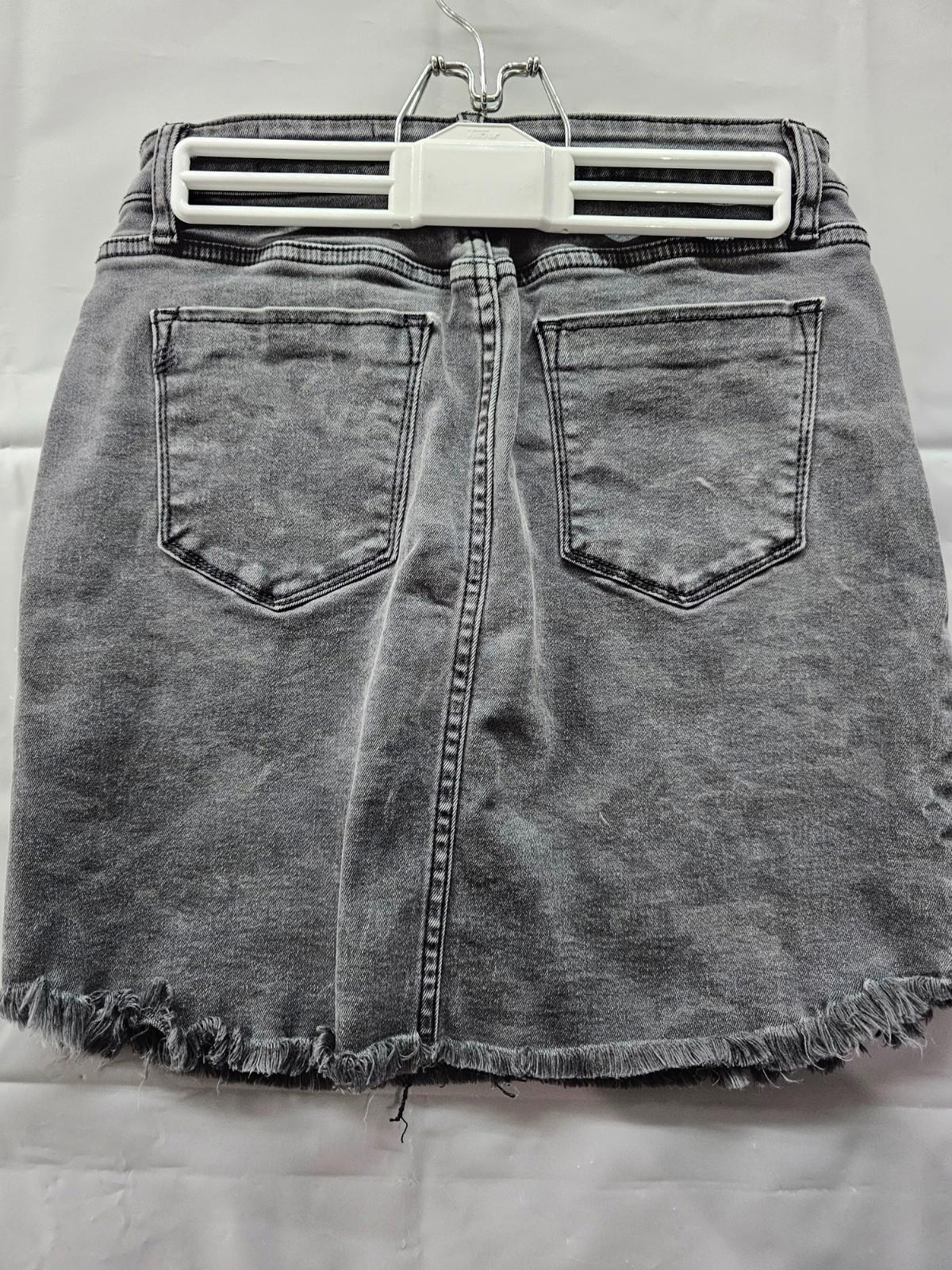 MOD On Trend Black Denim Mini Skirt Raw Hem Women’s Medium