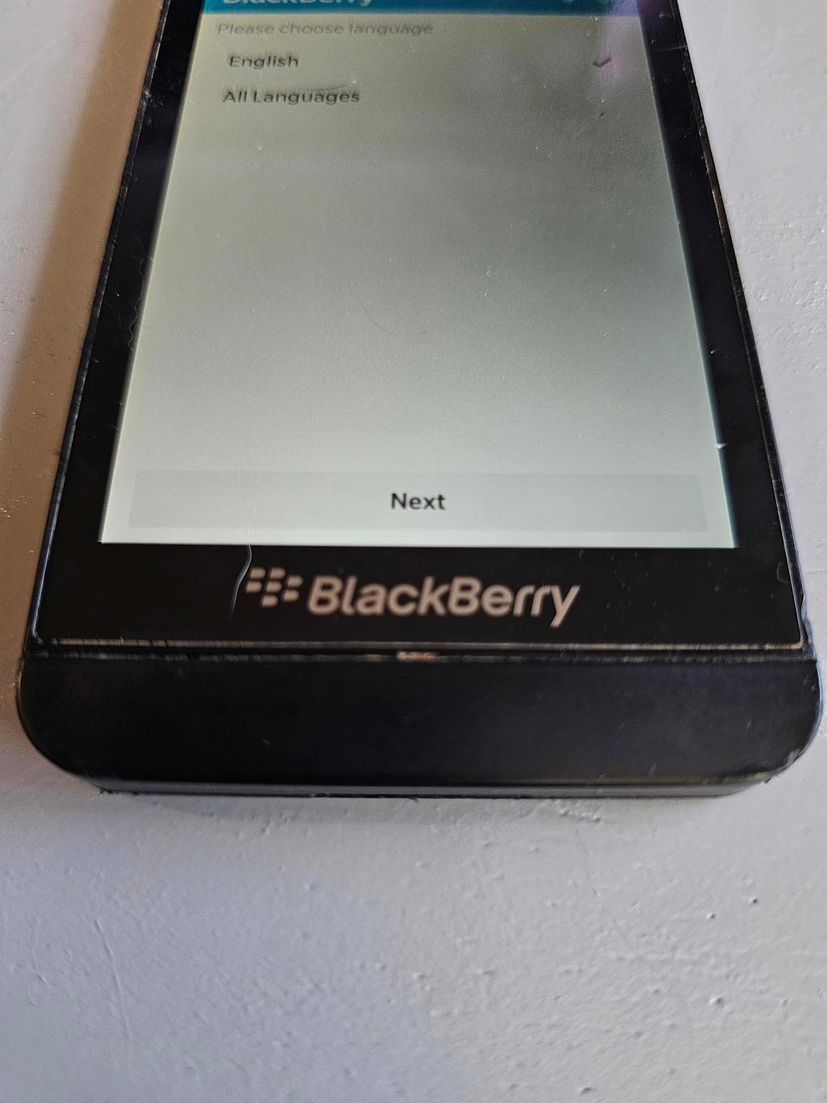 BlackBerry Z10 AT&T Smartphone Black Powers On Clean Screen Vintage Tech