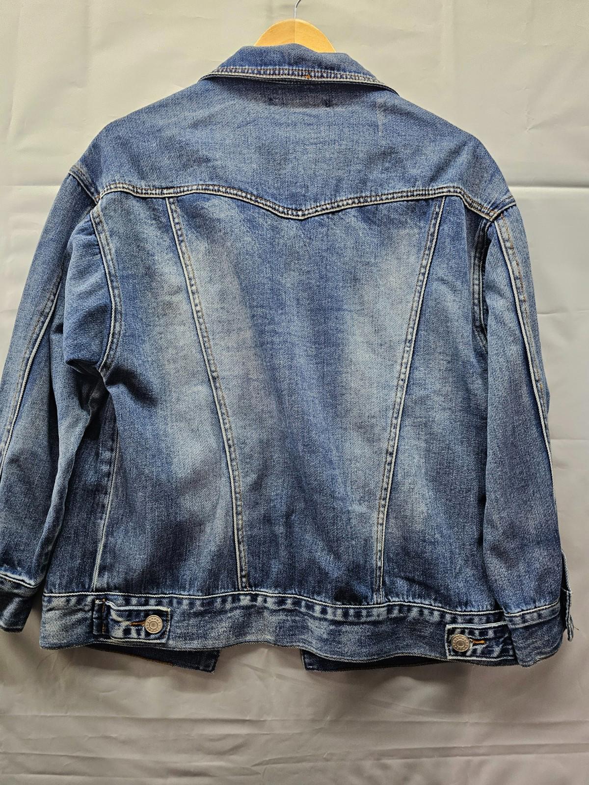 Refuge Women’s Blue Distressed Denim Jacket Button Front 100% Cotton Medium