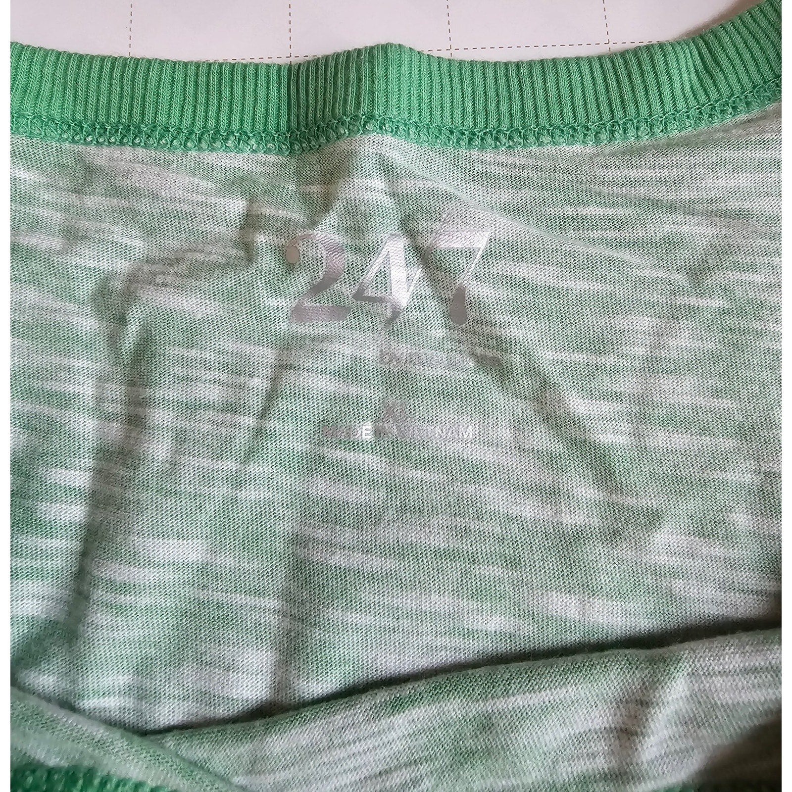 24/7 Women’s Green & White Striped Short Sleeve T-Shirt Size Medium Casual Top