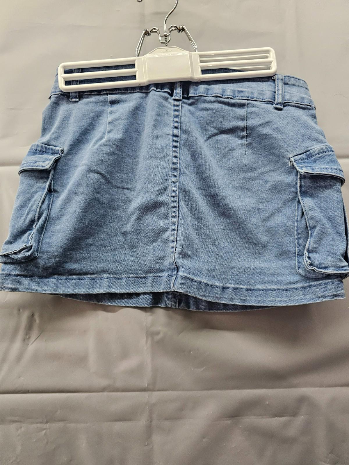 SHEIN Light Wash Denim Mini Skirt Cargo Pockets Women’s Medium (US 6)